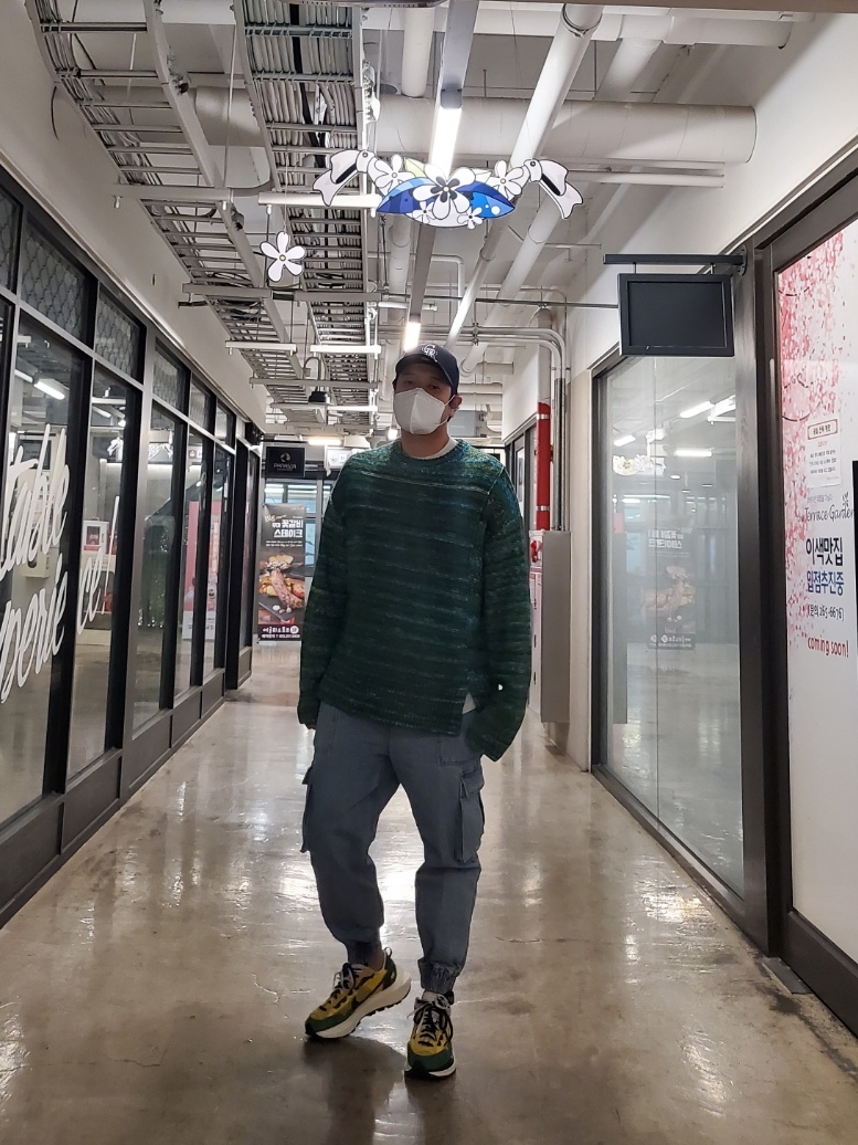 Nike x Sacai VaporWaffle Tour Yellow & Gorge Green Sail 착용 스타일 - 2