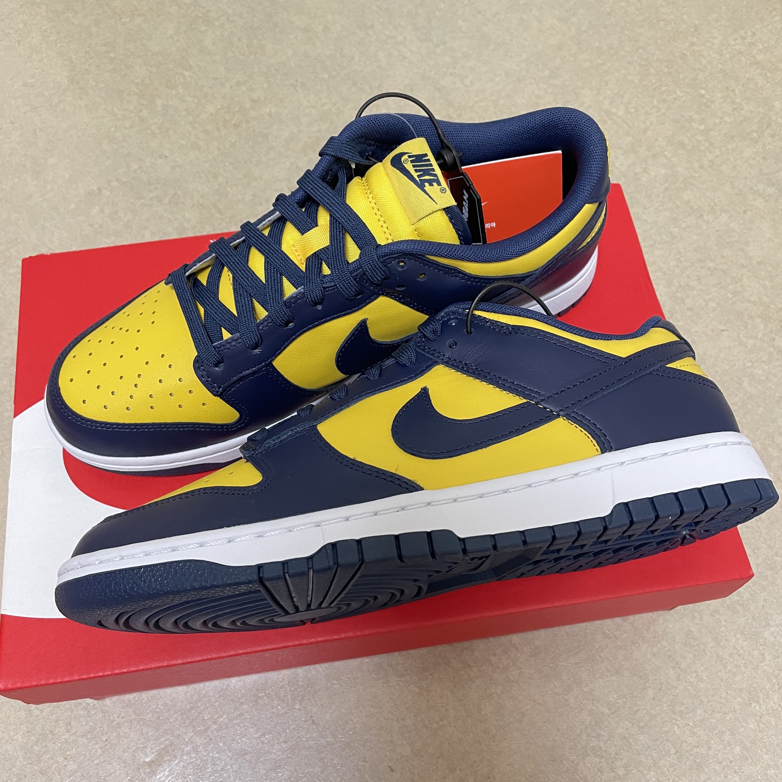 Nike Dunk Low Retro Varsity Maize 착용 스타일