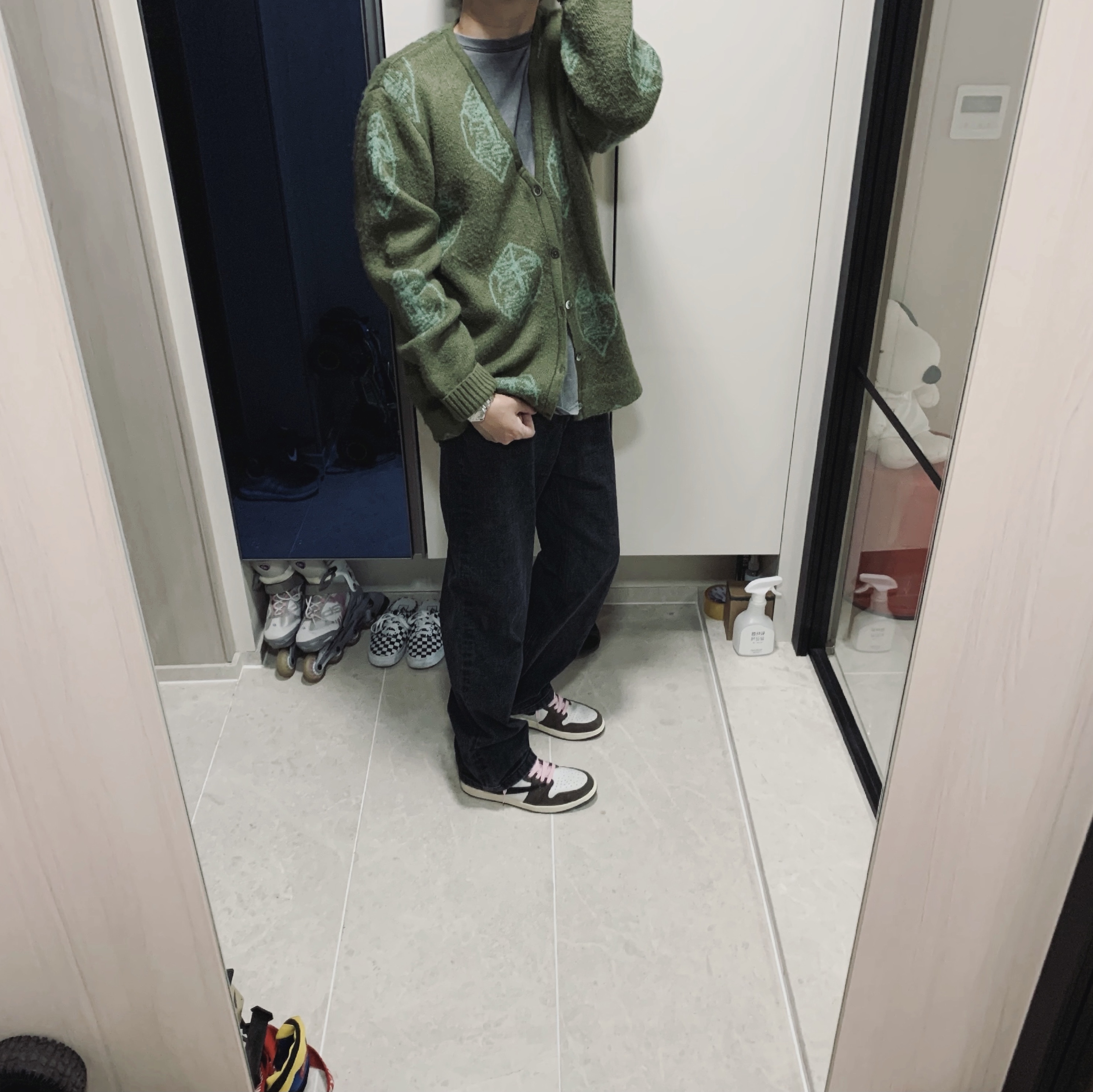 Jordan 1 x Travis Scott Retro High OG SP Mocha 착용 스타일 - 2