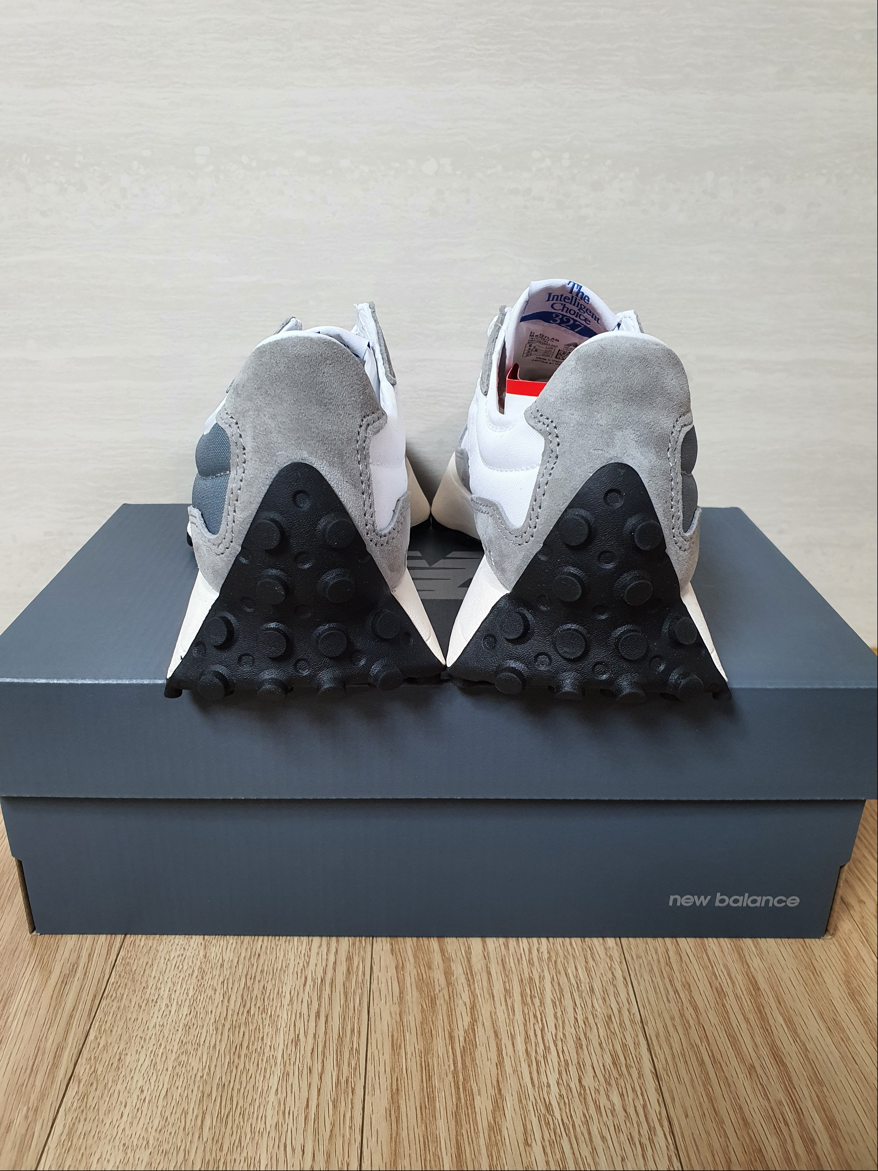 New Balance 327 Grey 착용 스타일 - 4