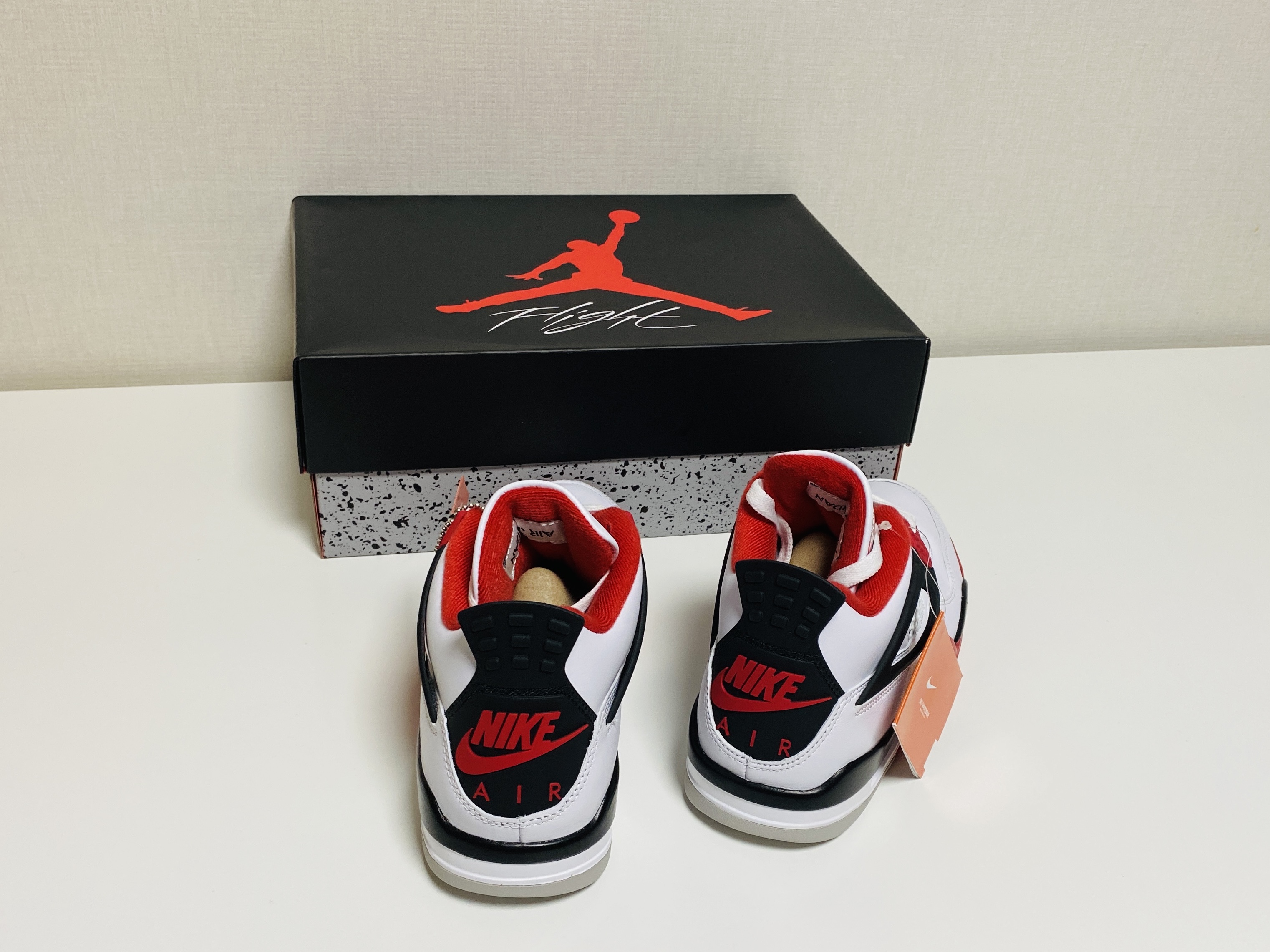 Jordan 4 Retro OG Fire Red 2020 착용 스타일 - 3