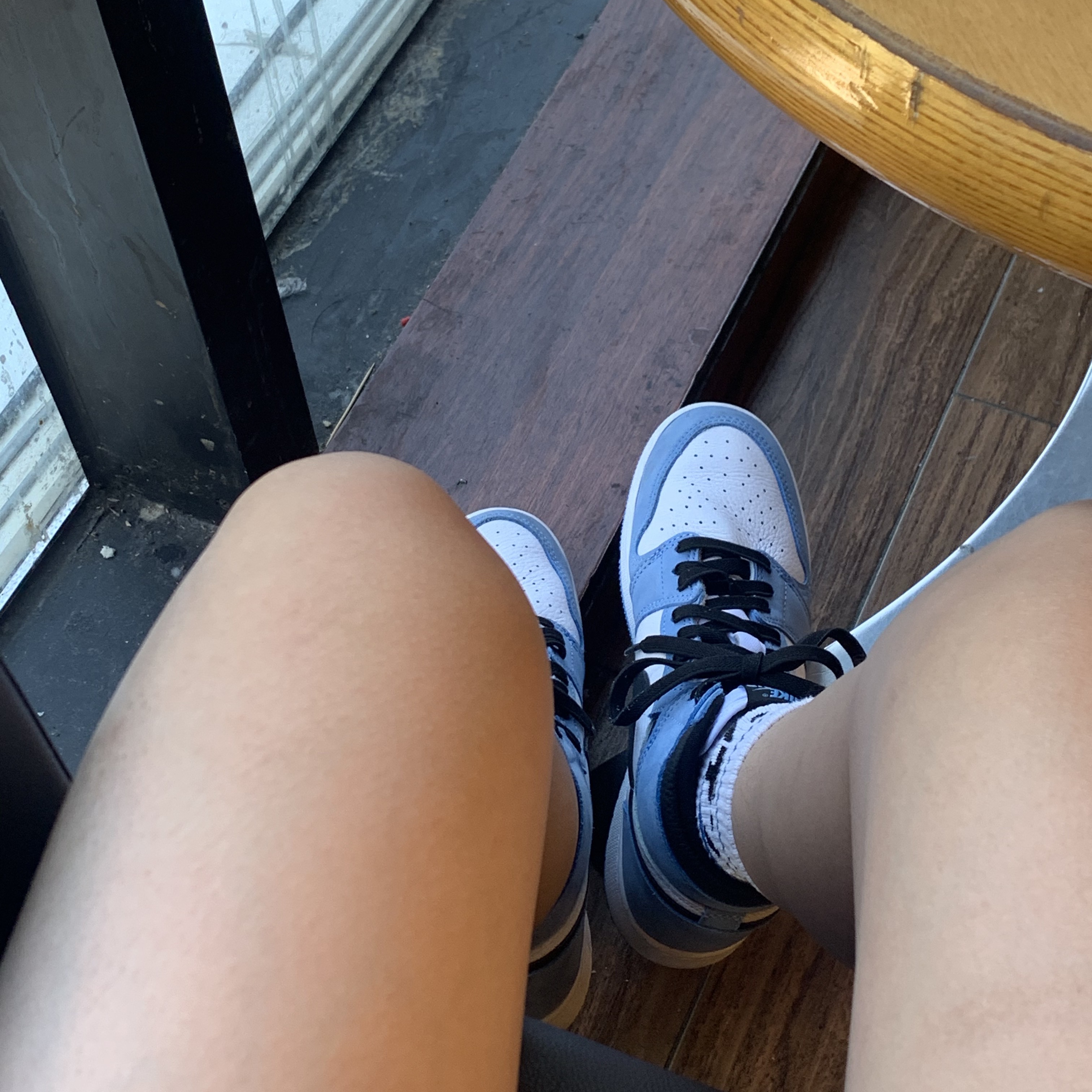 Jordan 1 Retro High OG University Blue 착용 스타일