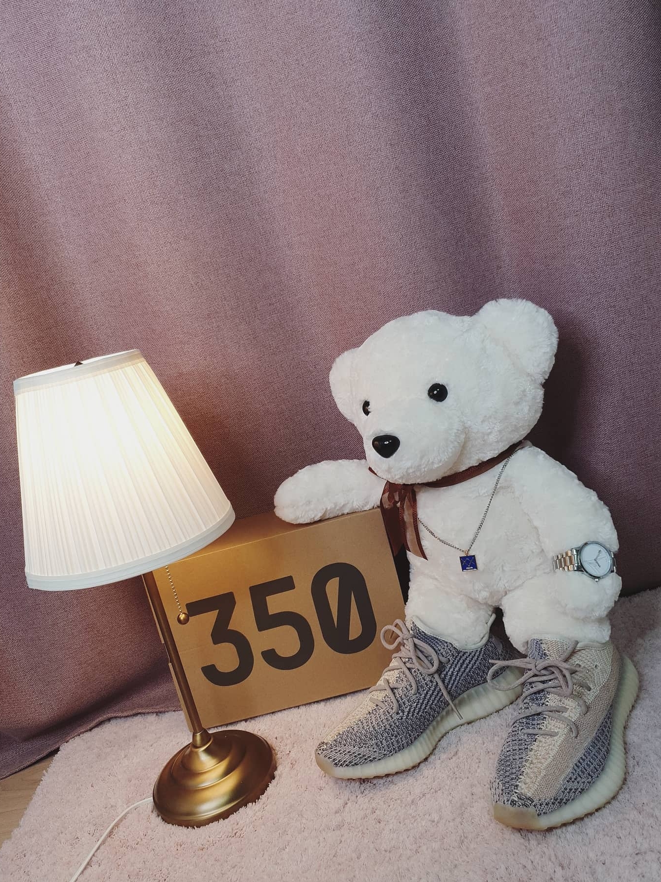 Adidas Yeezy Boost 350 V2 Ash Pearl 착용 스타일 - 1