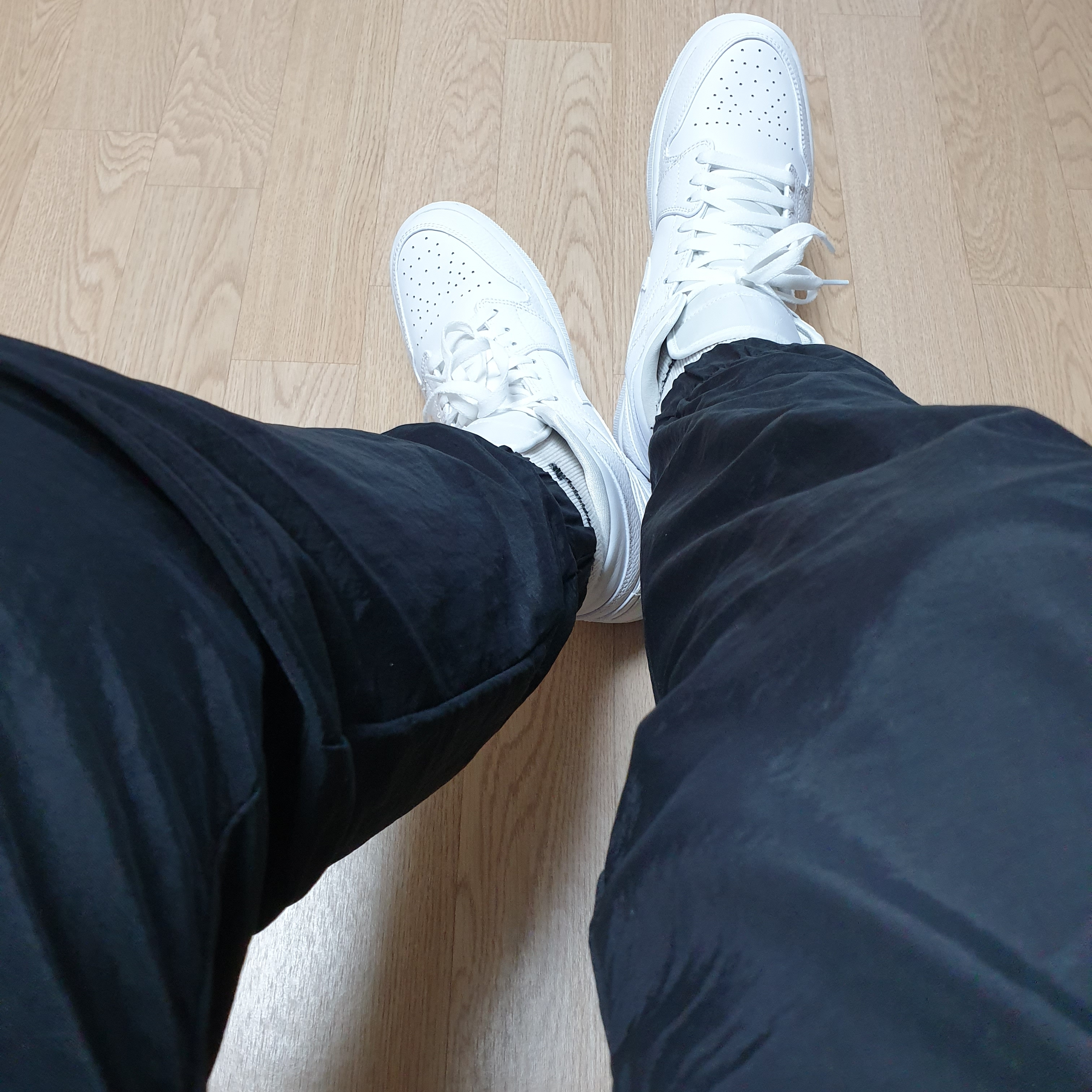 Jordan 1 Mid Triple White 착용 스타일
