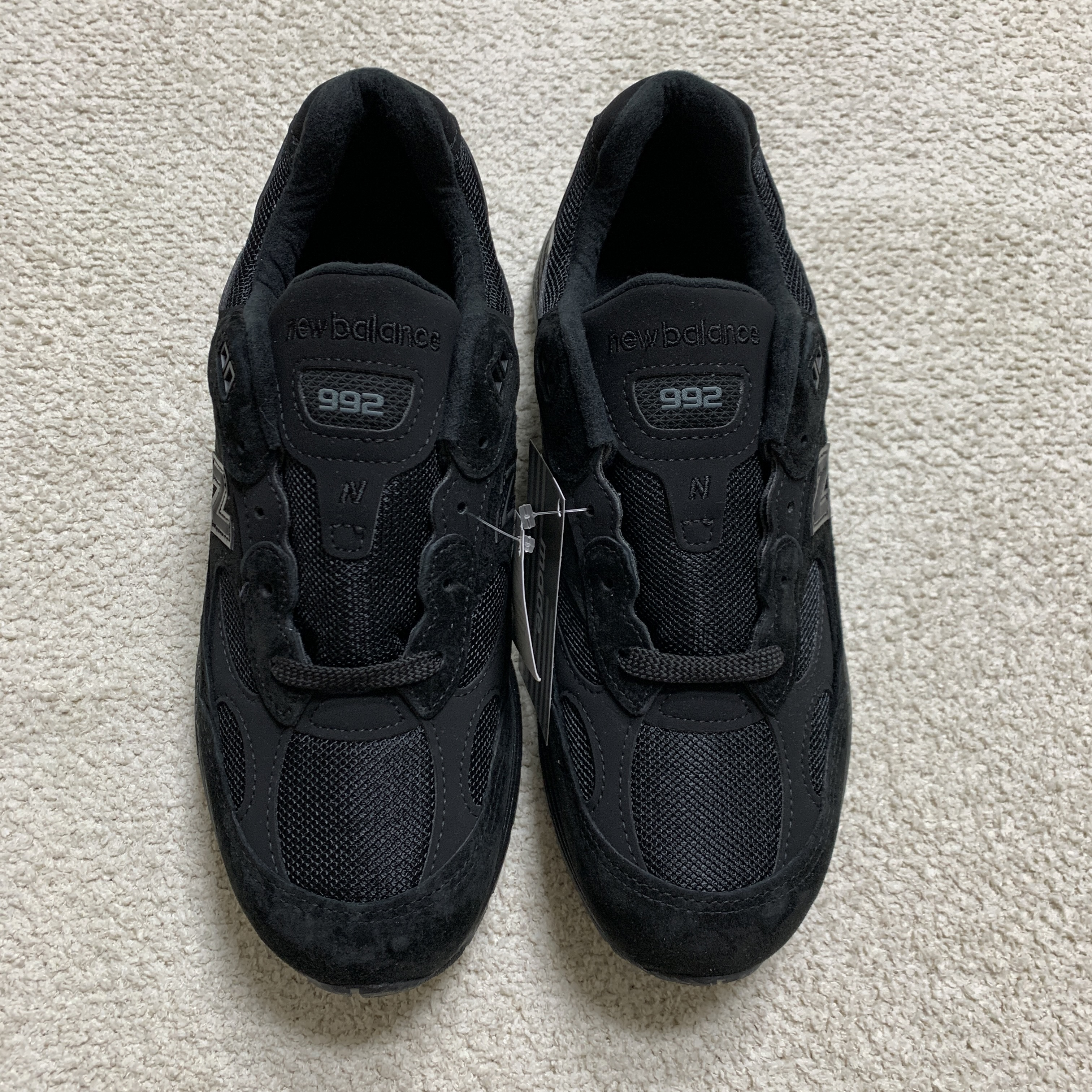 New Balance 992 Made in USA Triple Black 착용 스타일 - 2