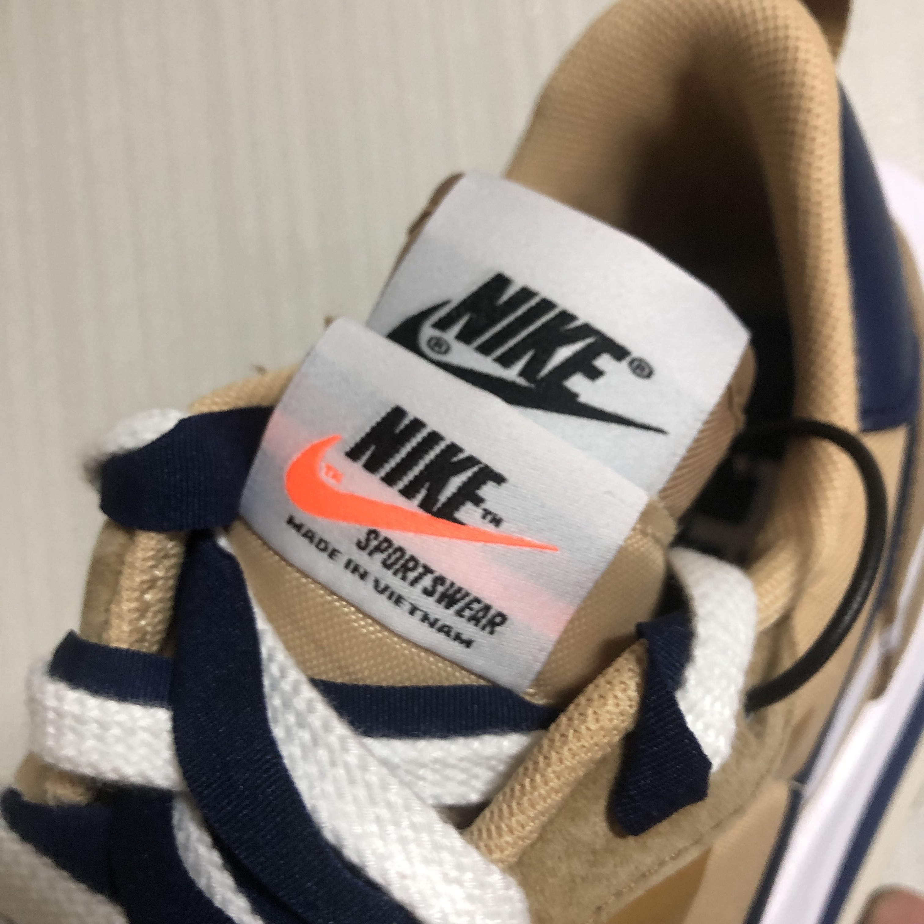 Nike x Sacai VaporWaffle Sesame and Blue Void 착용 스타일 - 4