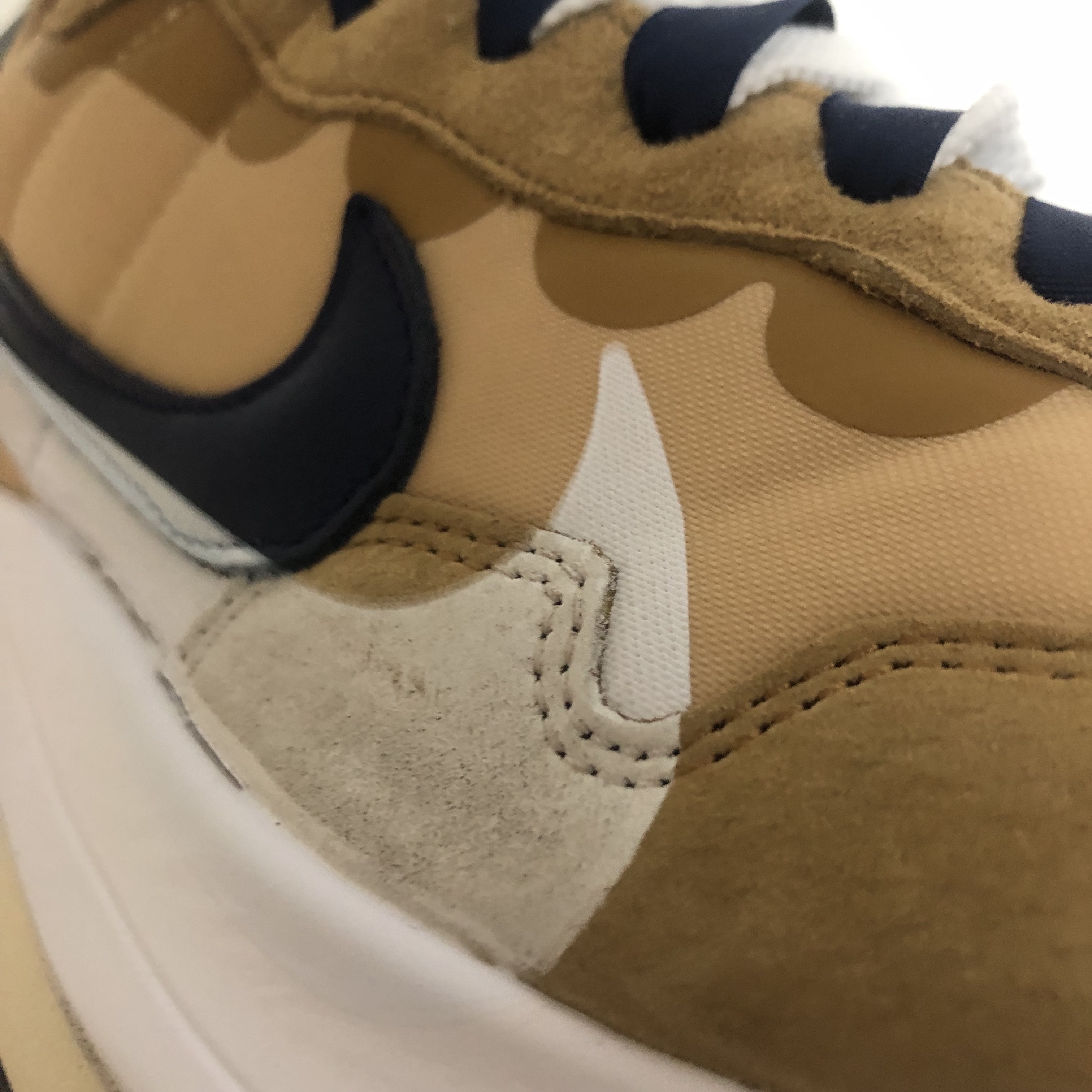 Nike x Sacai VaporWaffle Sesame and Blue Void 착용 스타일 - 5