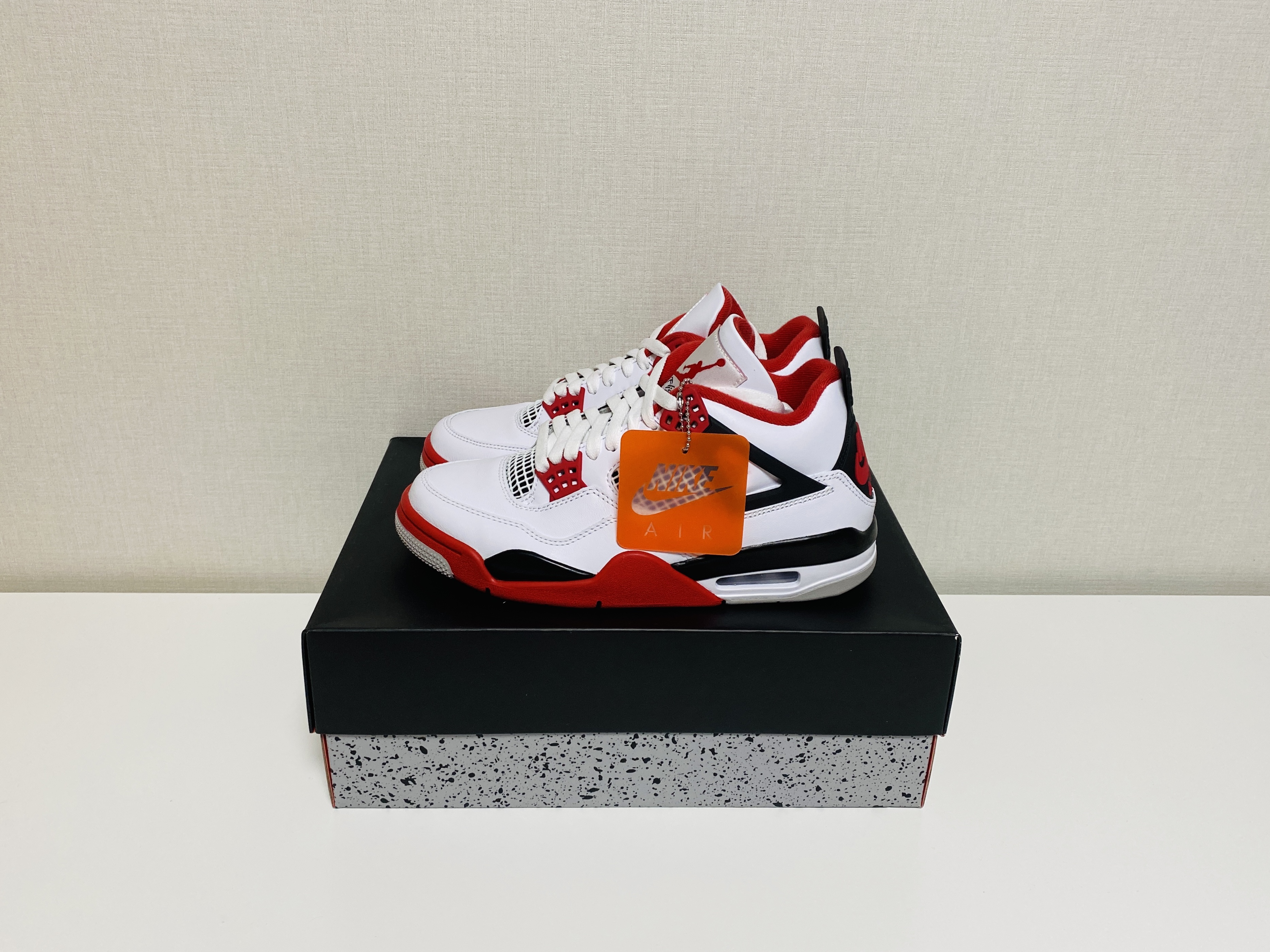 Jordan 4 Retro OG Fire Red 2020 착용 스타일 - 1