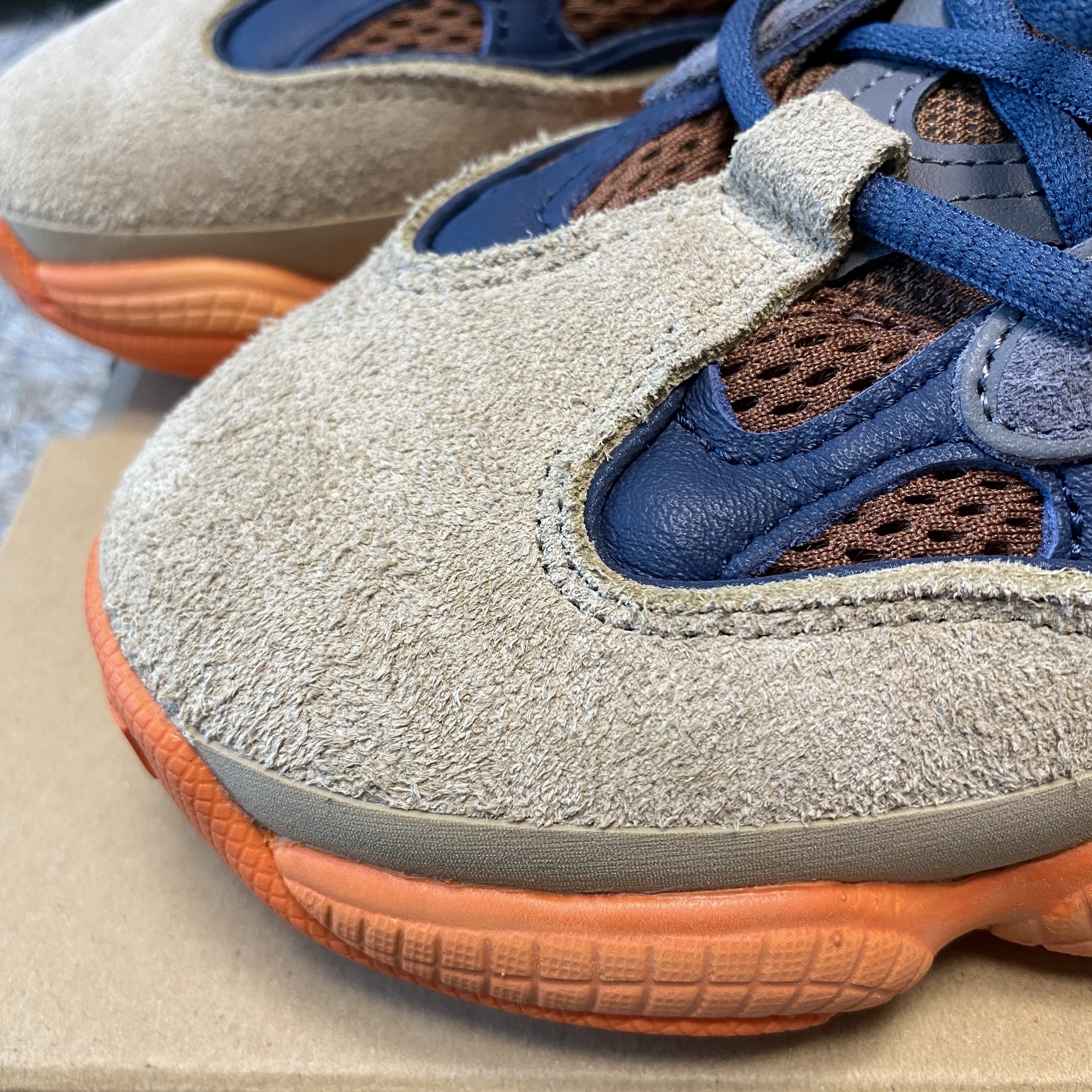 Adidas Yeezy 500 Enflame 착용 스타일 - 3
