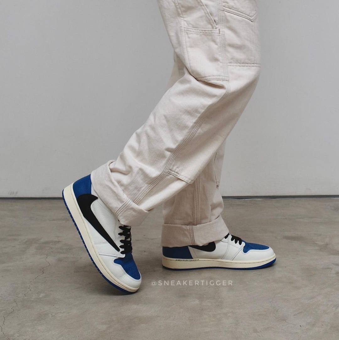 Jordan 1 x Travis Scott x Fragment Retro High OG SP Military Blue 착용 스타일 - 4