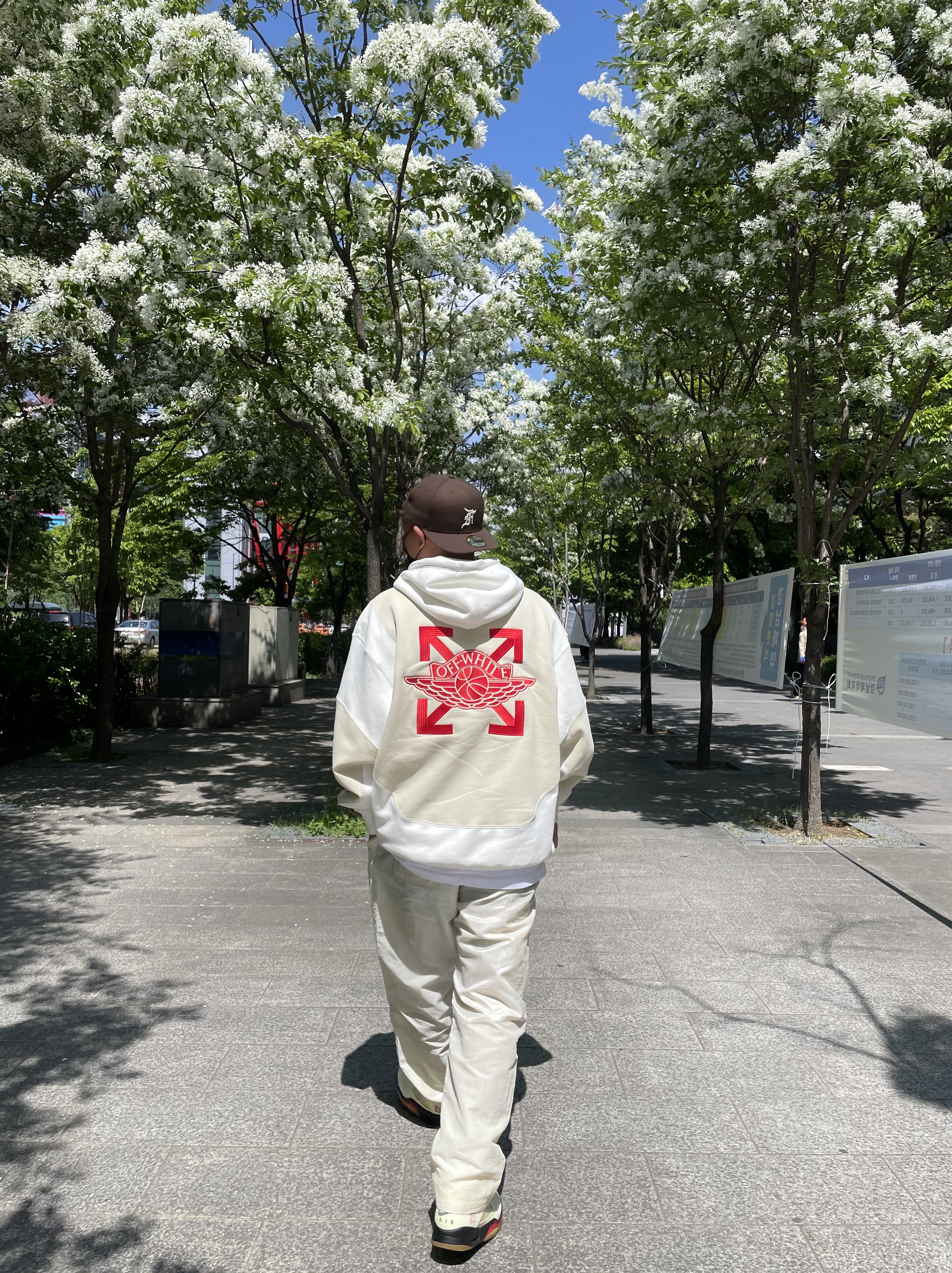 Jordan 5 x Off-White Retro SP Sail Fire Red, Jordan x Off-White Woven Pants Sail - Asia 착용 스타일 - 1