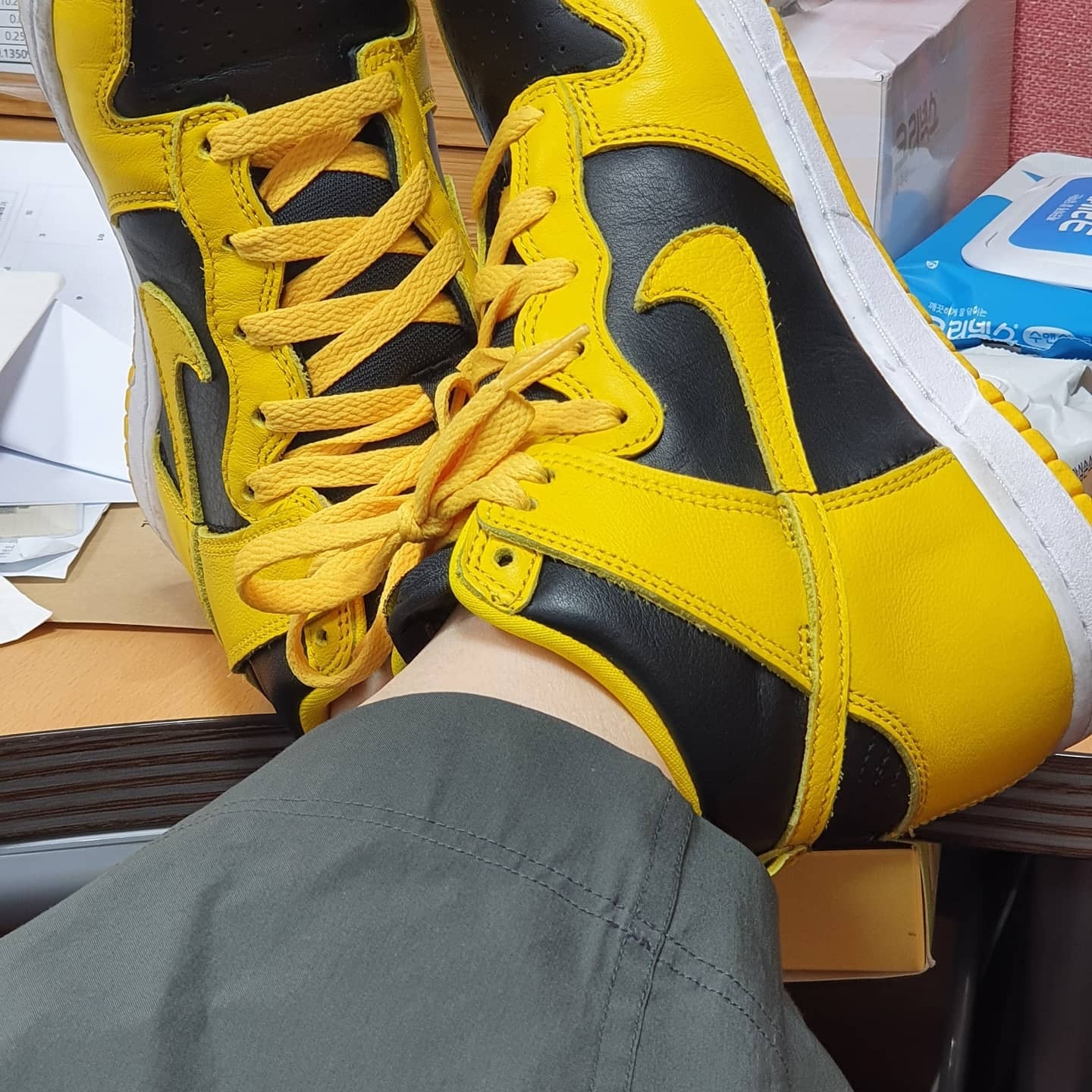 Nike Dunk High SP Varsity Maize 착용 스타일
