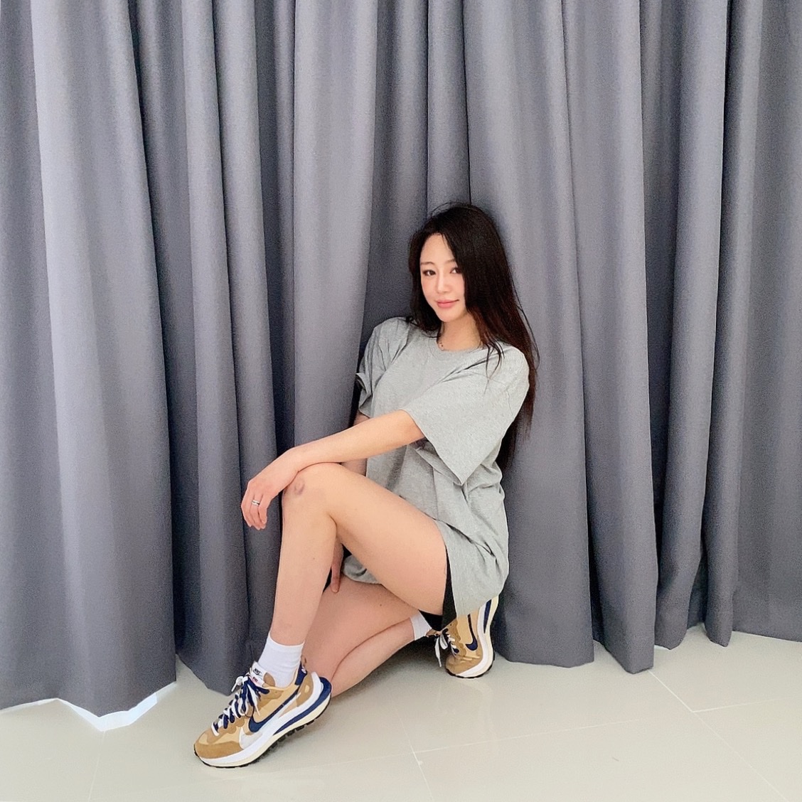 Nike x Sacai VaporWaffle Sesame and Blue Void 착용 스타일
