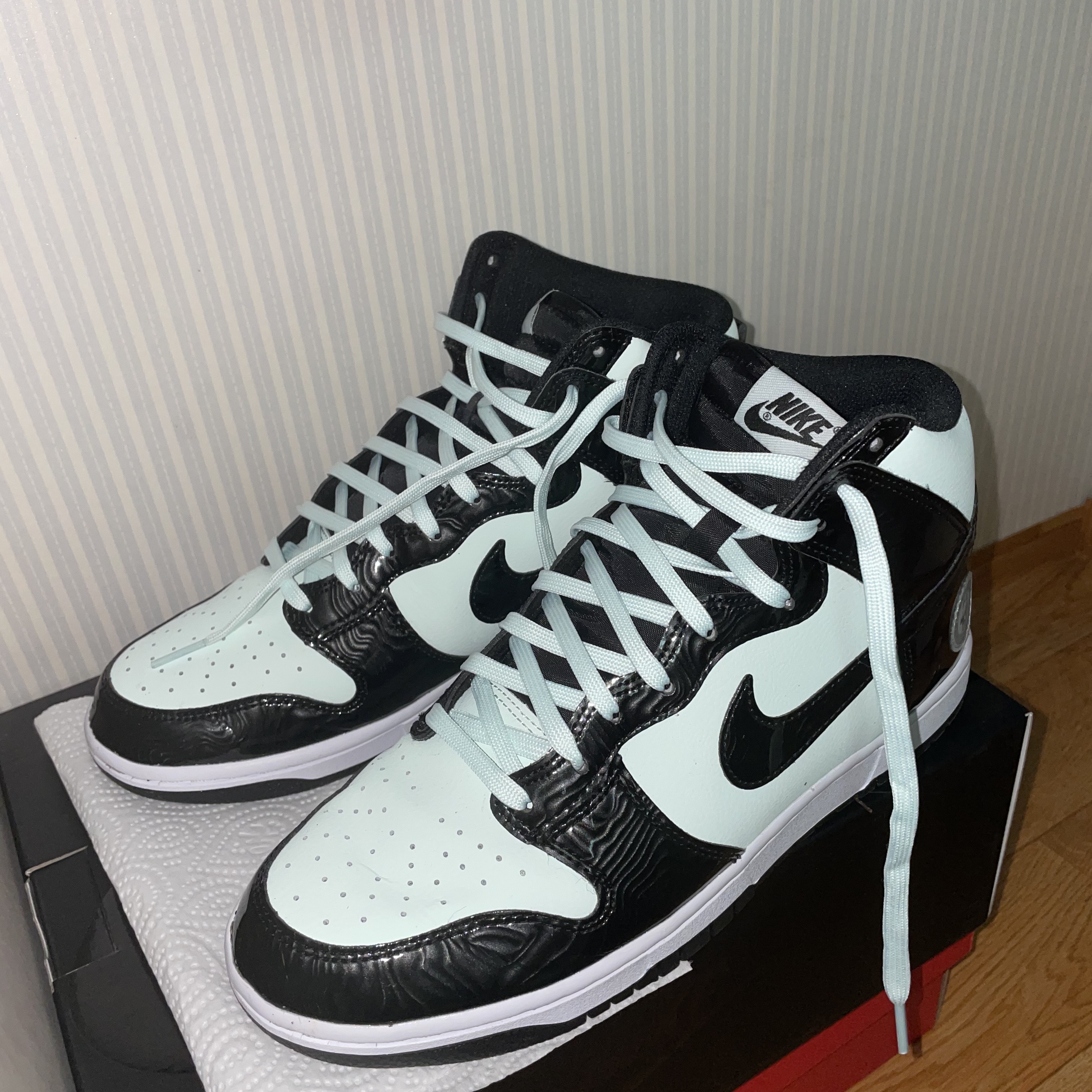 Nike Dunk High Barely Green 착용 스타일 - 1