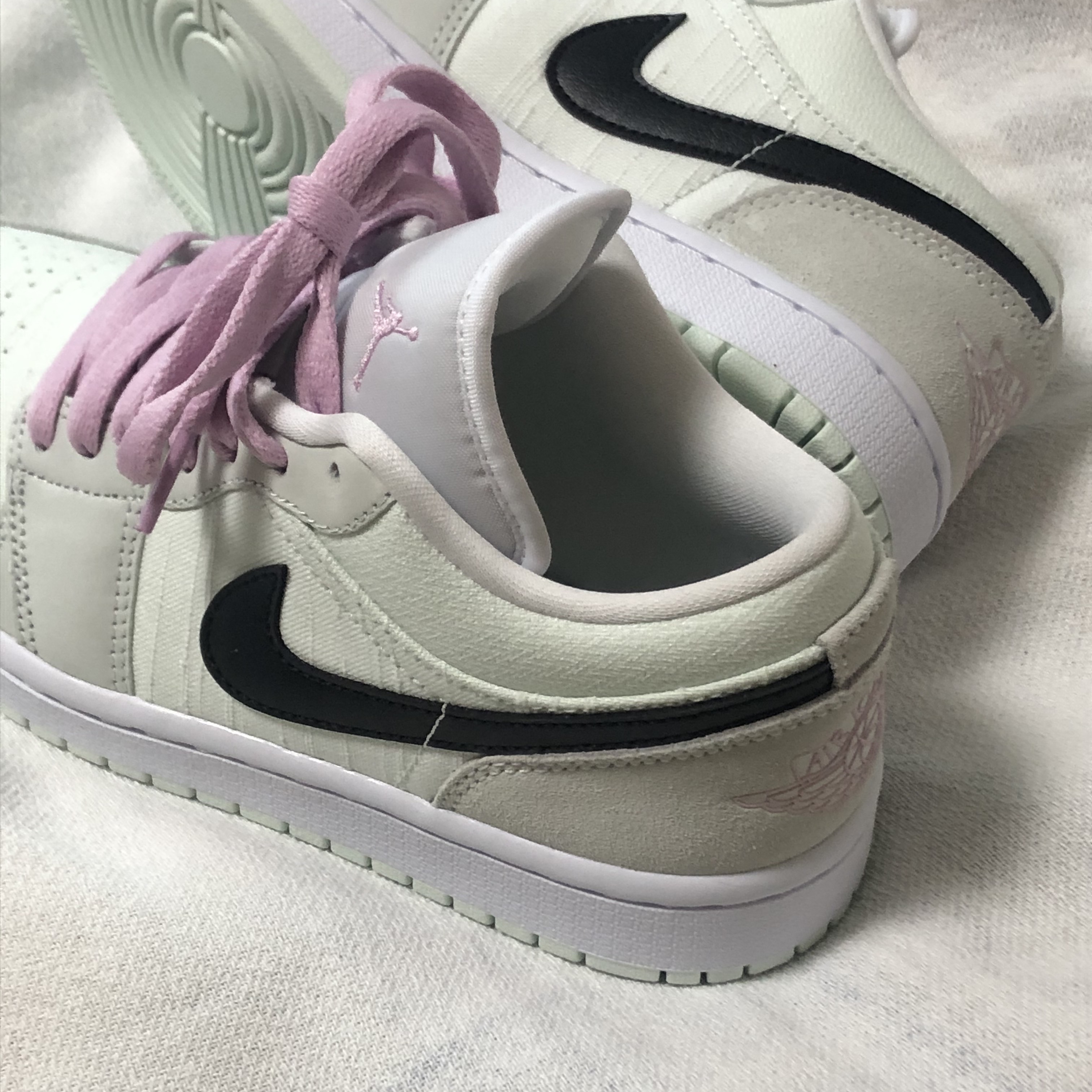 (W) Jordan 1 Low SE Barely Green 착용 스타일 - 1