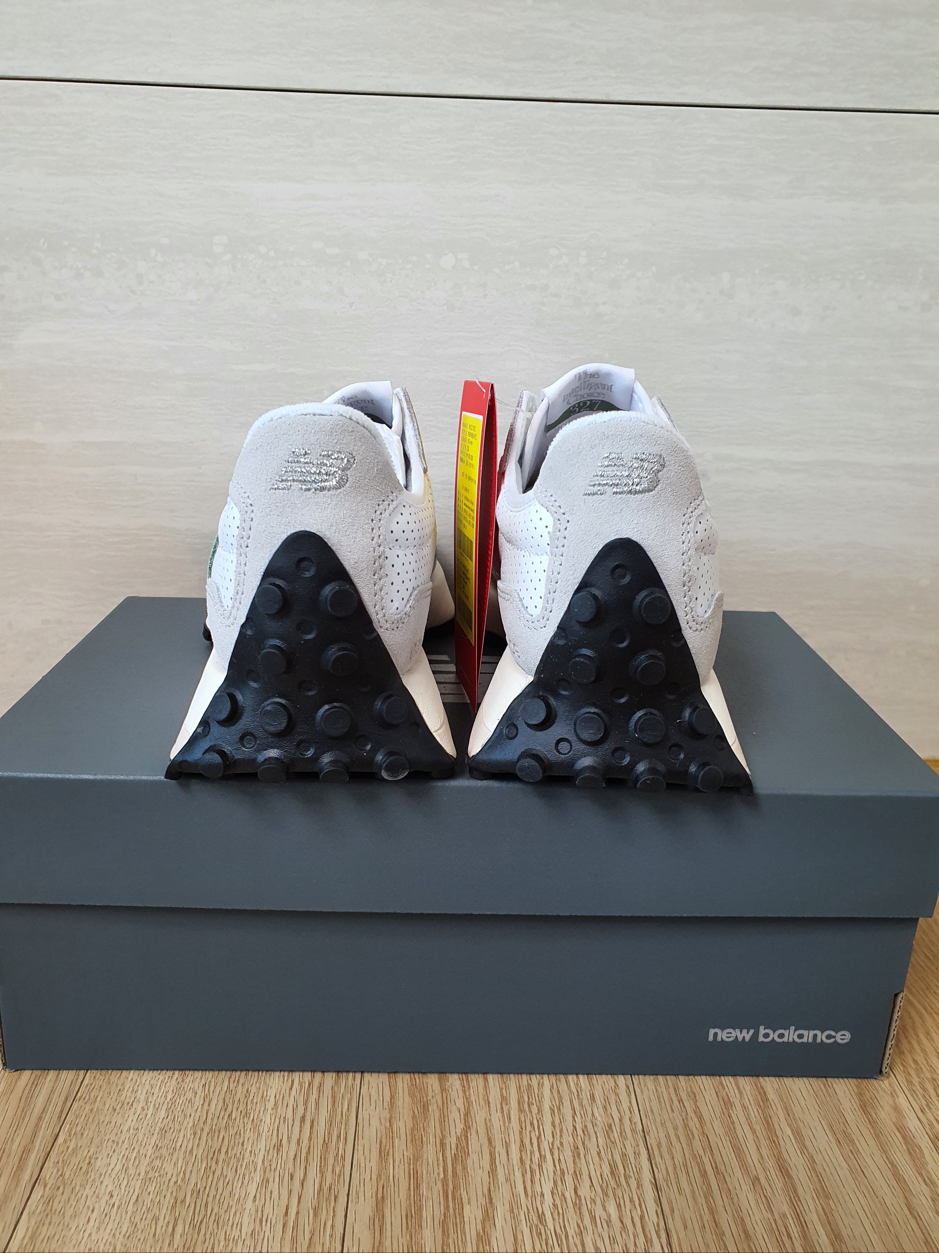 (W) New Balance 327 Grey Green - JD Sports Exclusive 착용 스타일 - 4