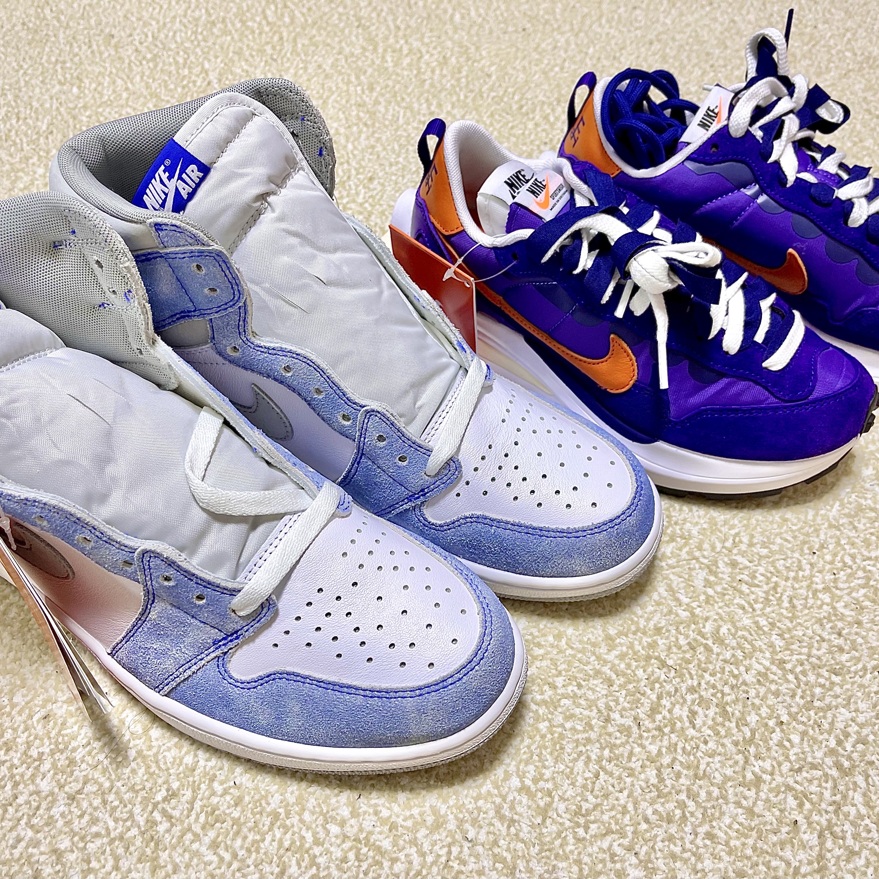 Jordan 1 Retro High OG Hyper Royal, Nike x Sacai VaporWaffle Dark Iris 착용 스타일 - 1