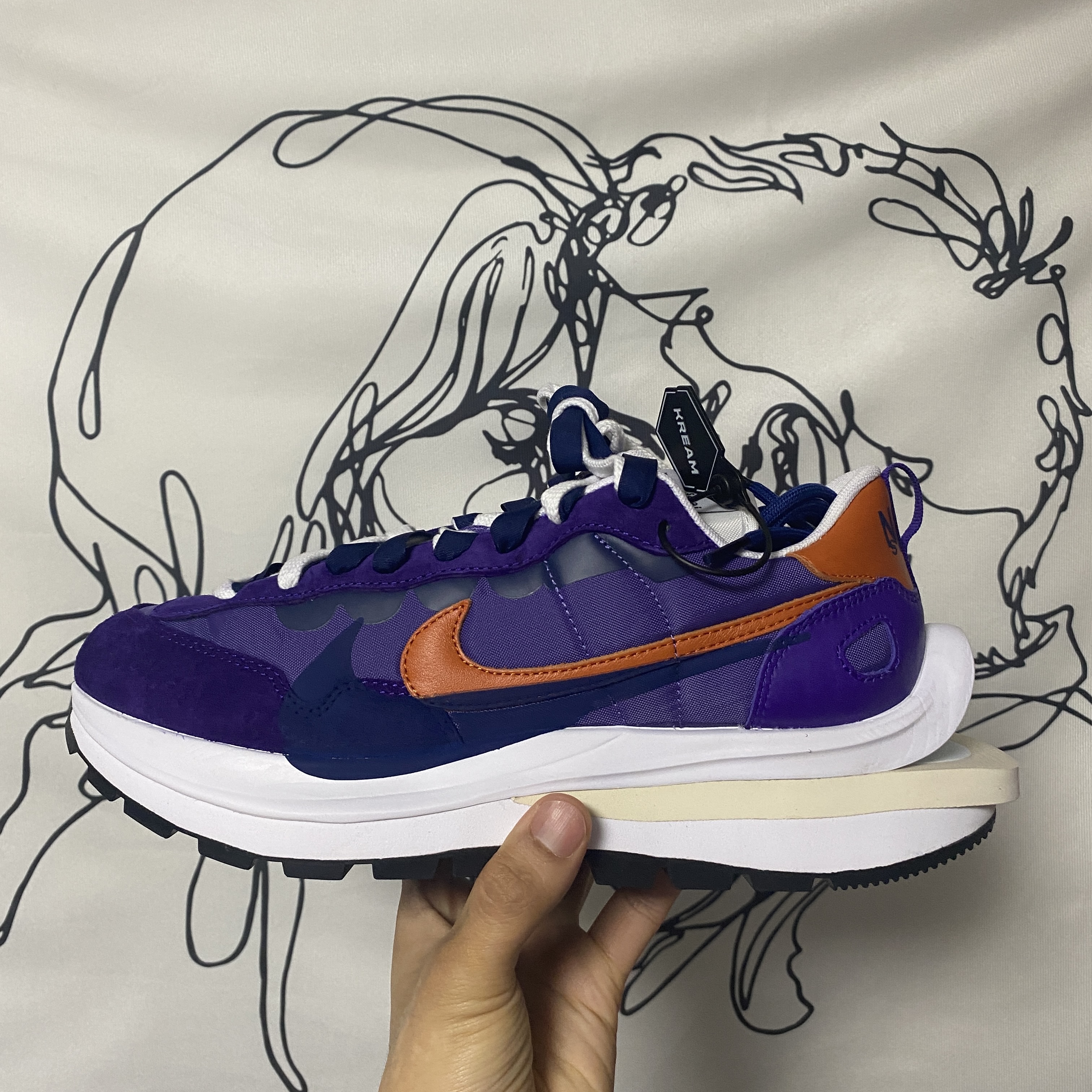 Nike x Sacai VaporWaffle Dark Iris 착용 스타일 - 2
