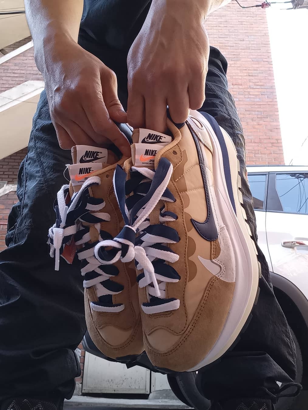 Nike x Sacai VaporWaffle Sesame and Blue Void 착용 스타일 - 2