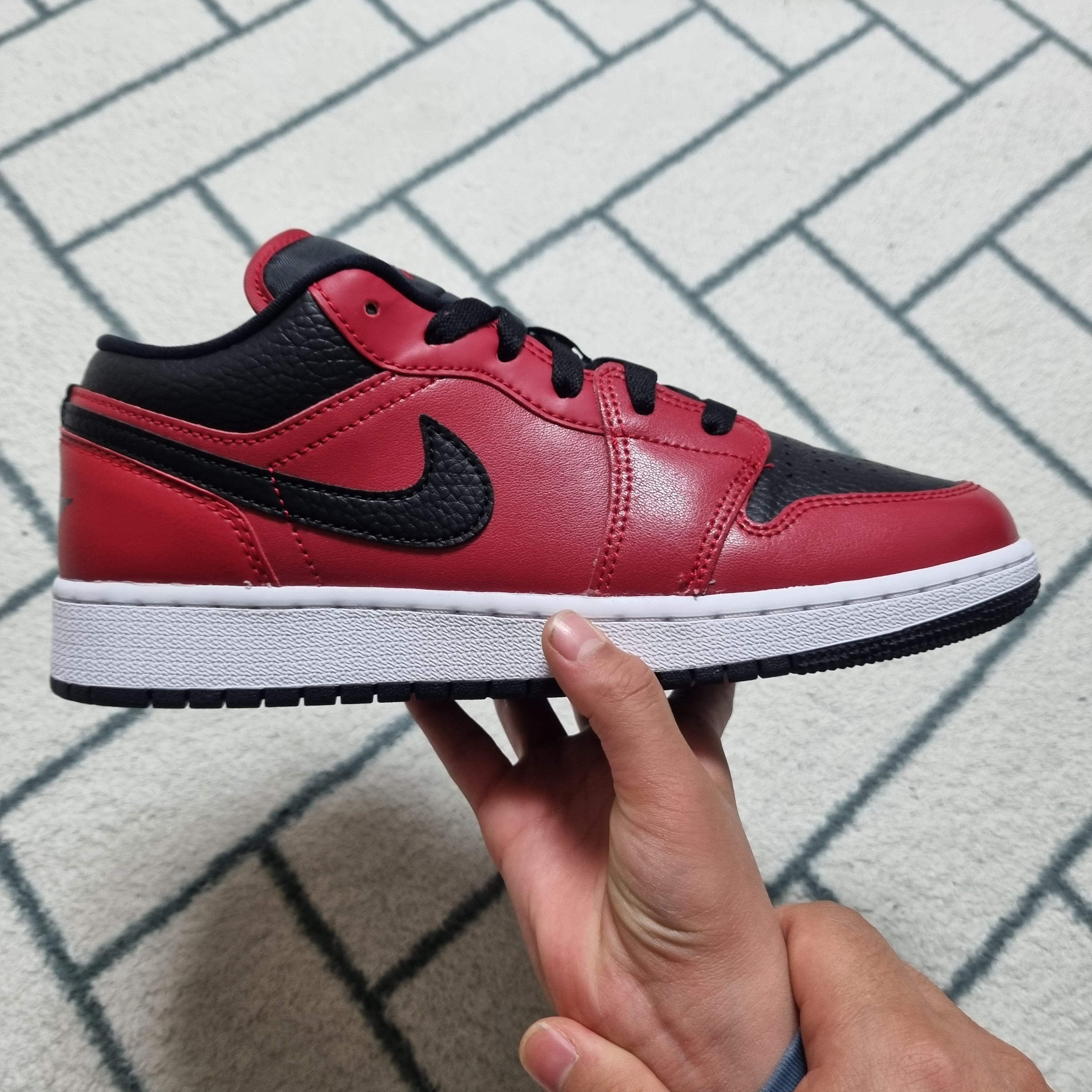 (GS) Jordan 1 Low Gym Red Black 착용 스타일 - 2