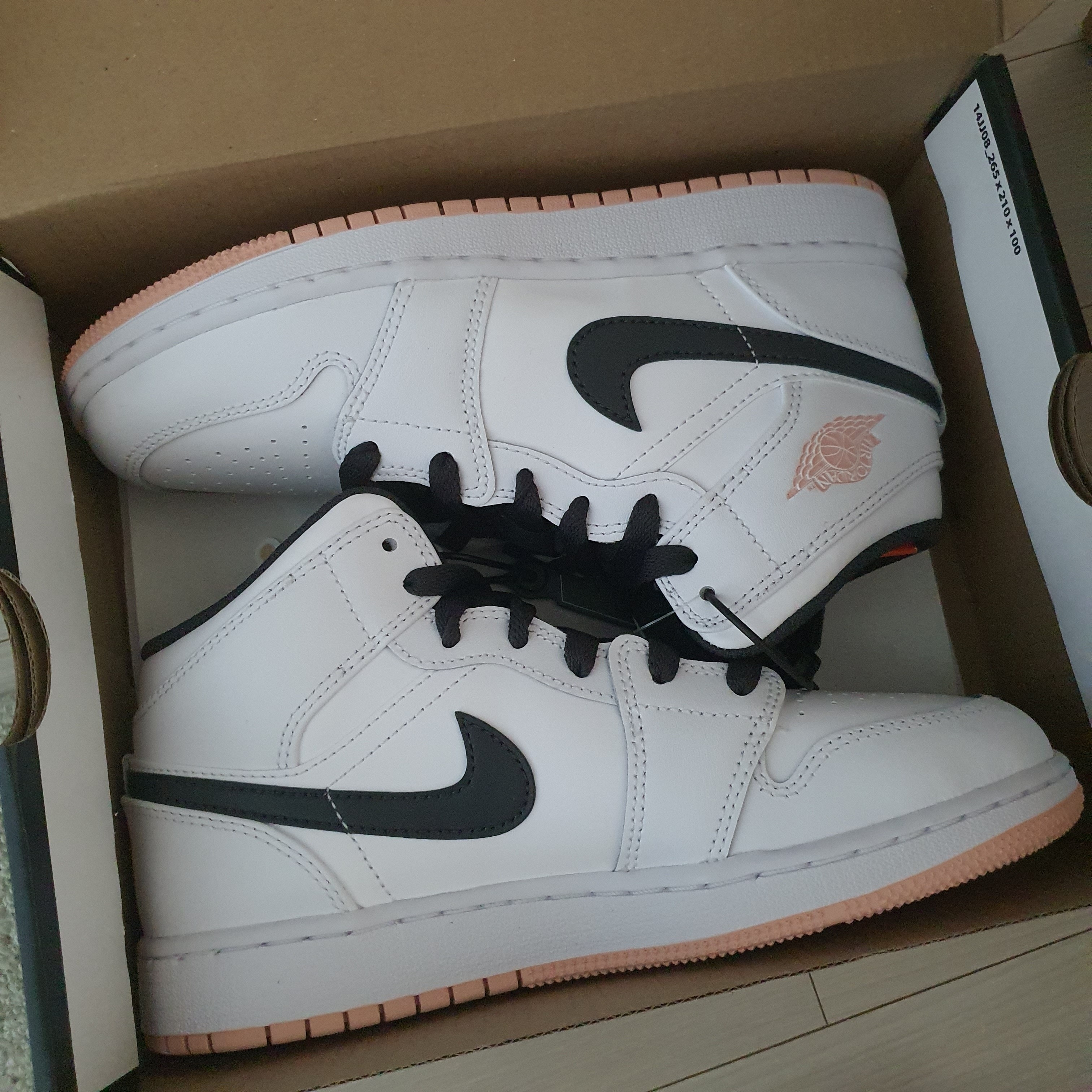 (GS) Jordan 1 Mid White Arctic Orange 착용 스타일