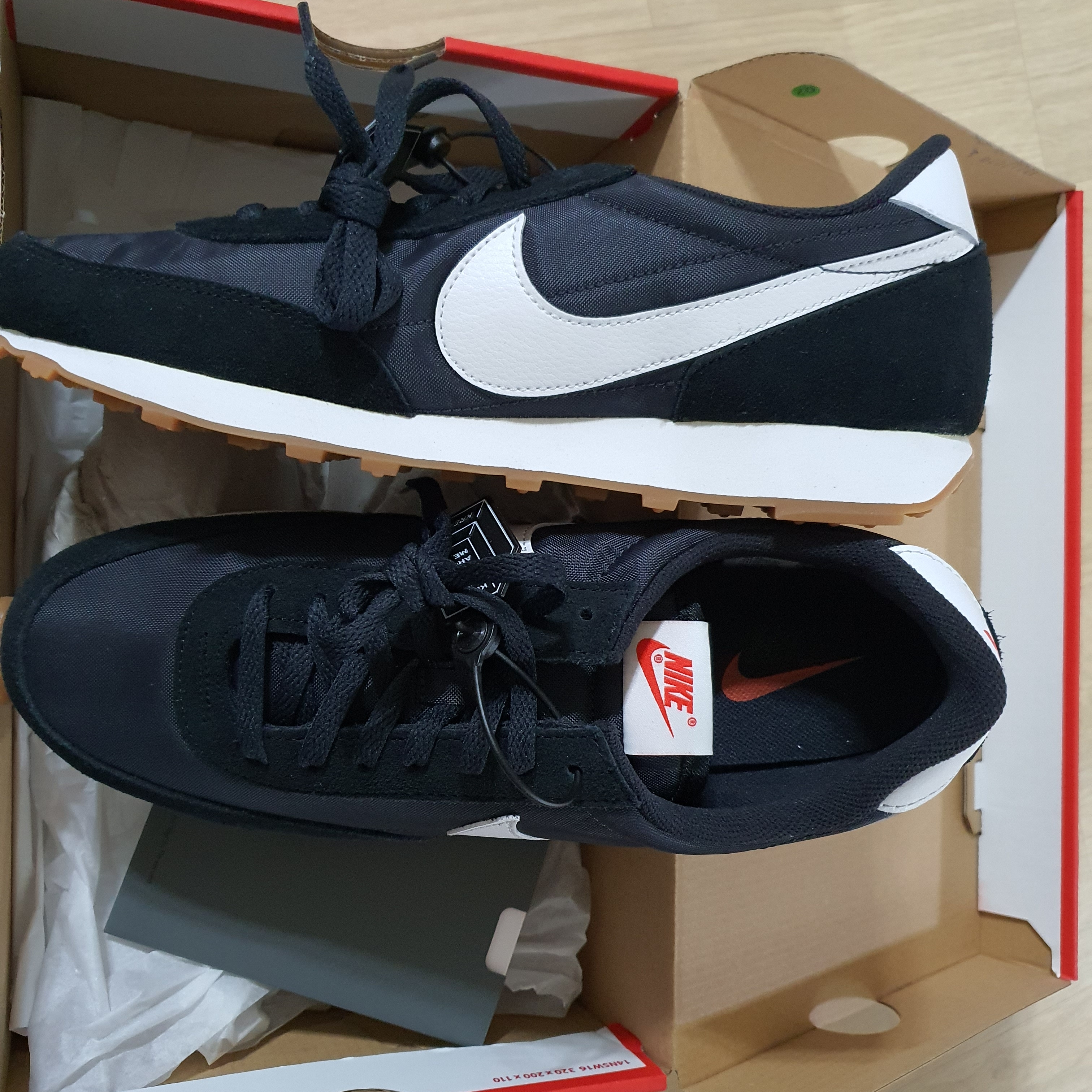(W) Nike Daybreak Black White 착용 스타일
