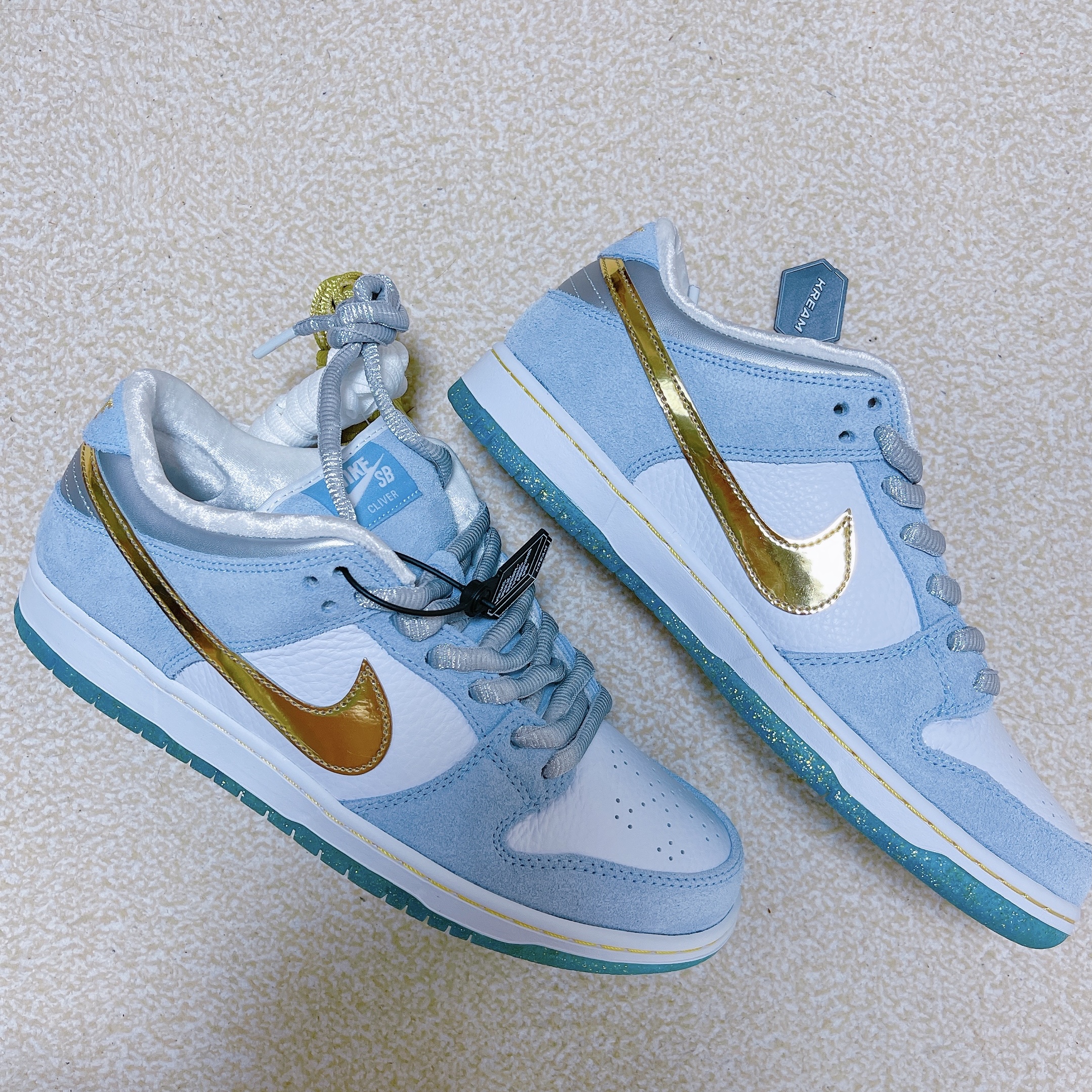 Nike x Sean Cliver SB Dunk Low Holiday Special 착용 스타일 - 2