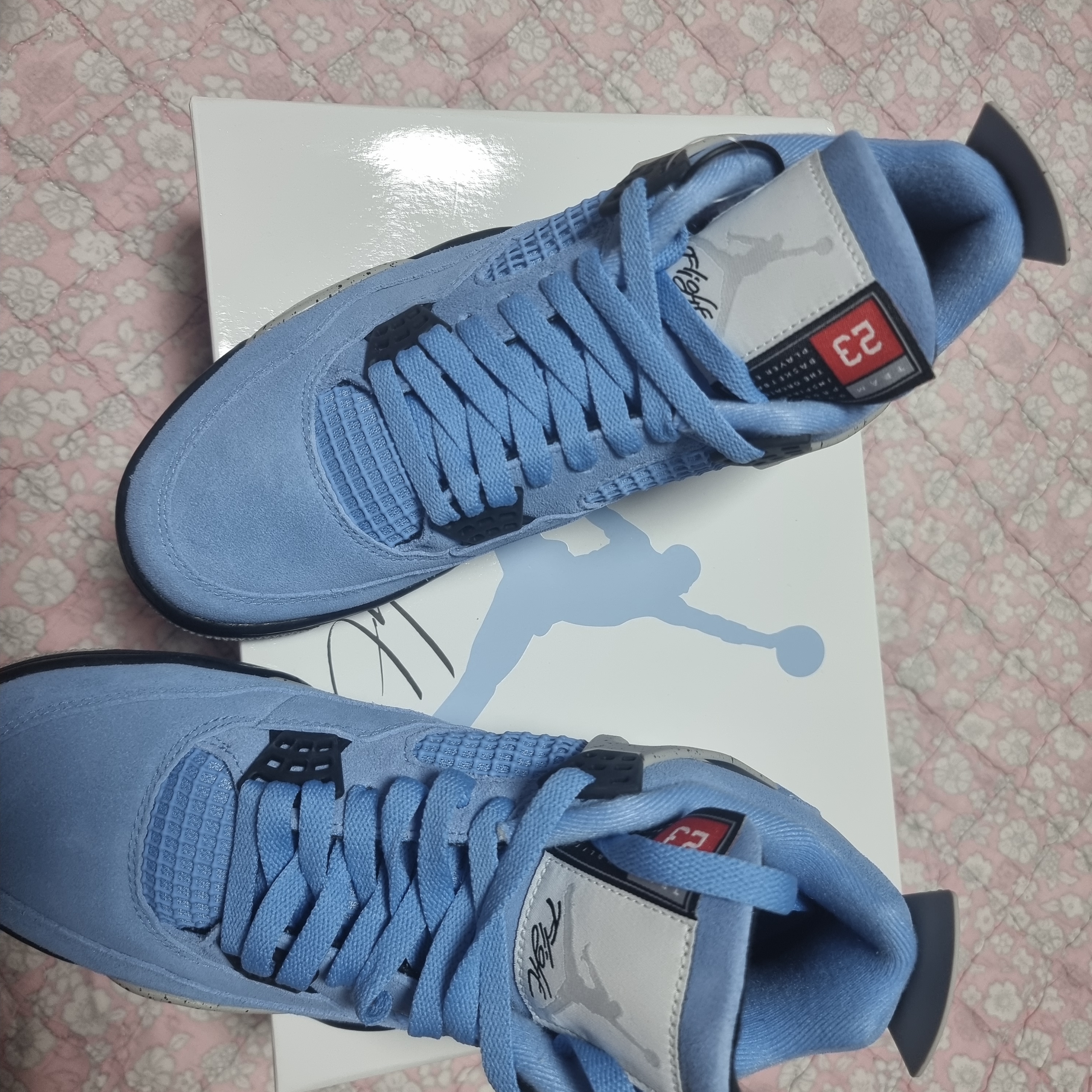 Jordan 4 Retro University Blue 착용 스타일 - 1