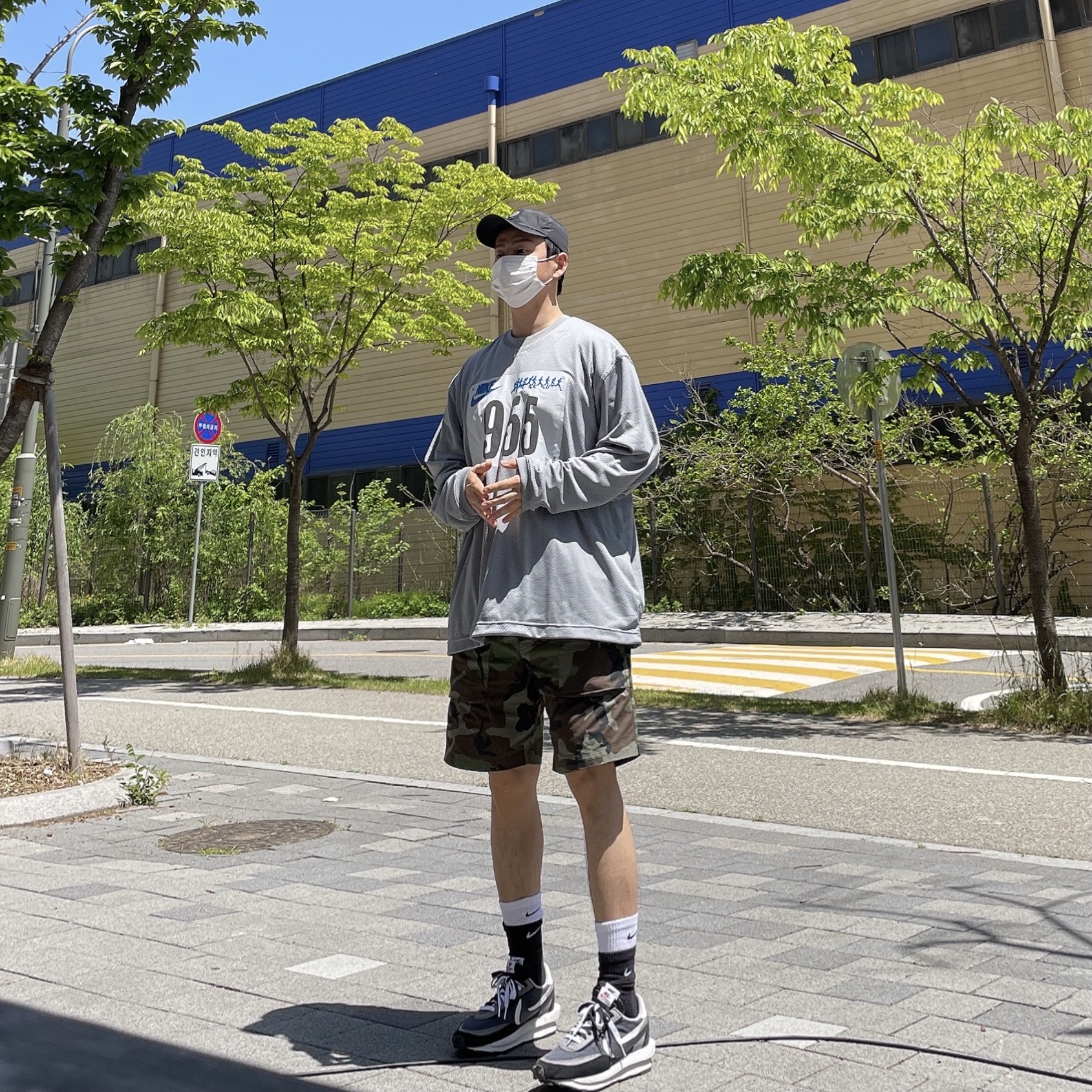 Supreme x Stone Island Painted Camo Nylon 6-Panel Black - 20FW, Nike x Cactus Plant Flea Market L/S Jersey Grey - US/EU 착용 스타일
