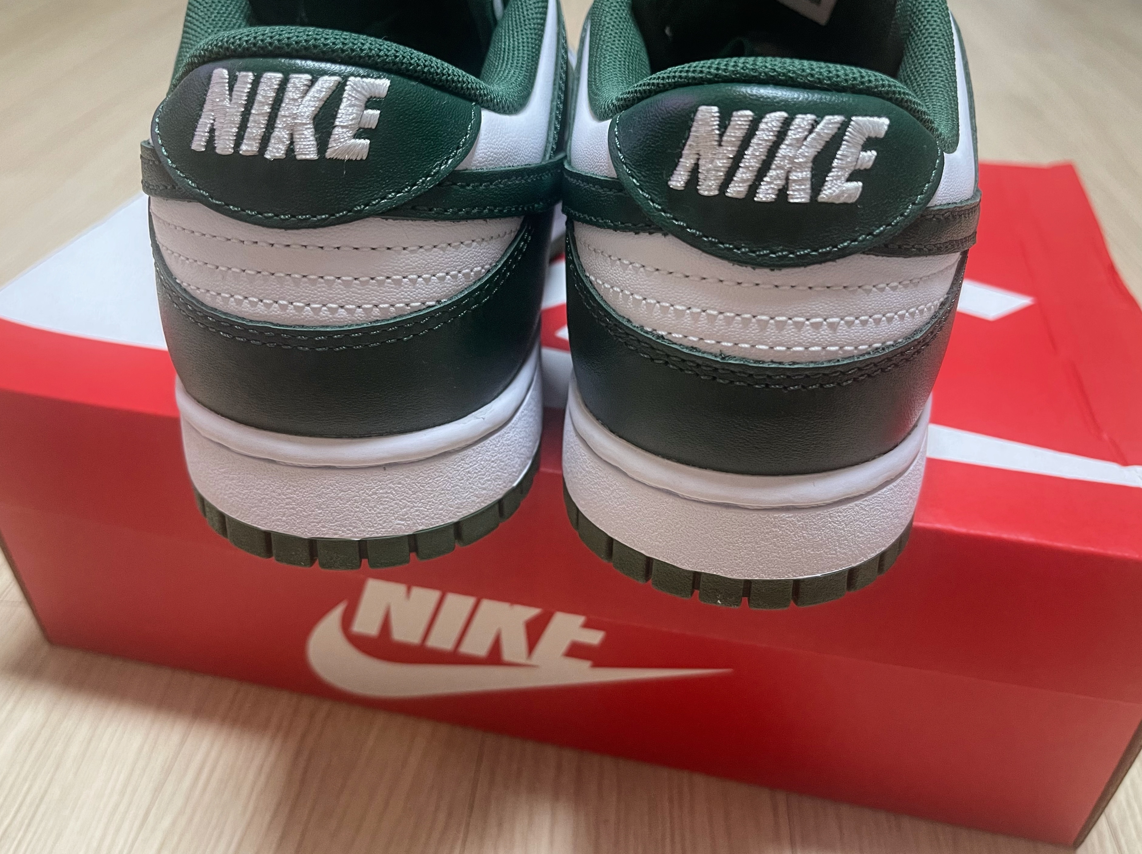 Nike Dunk Low Retro Varsity Green 착용 스타일 - 2
