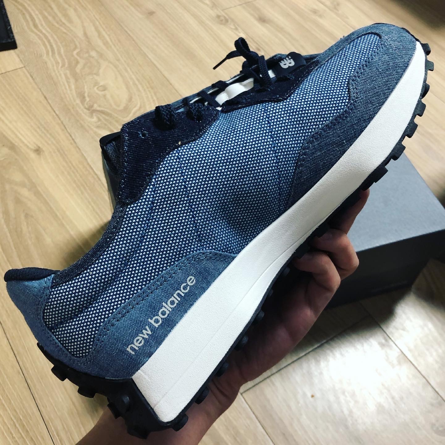 New Balance 327 Eclipse 착용 스타일 - 3