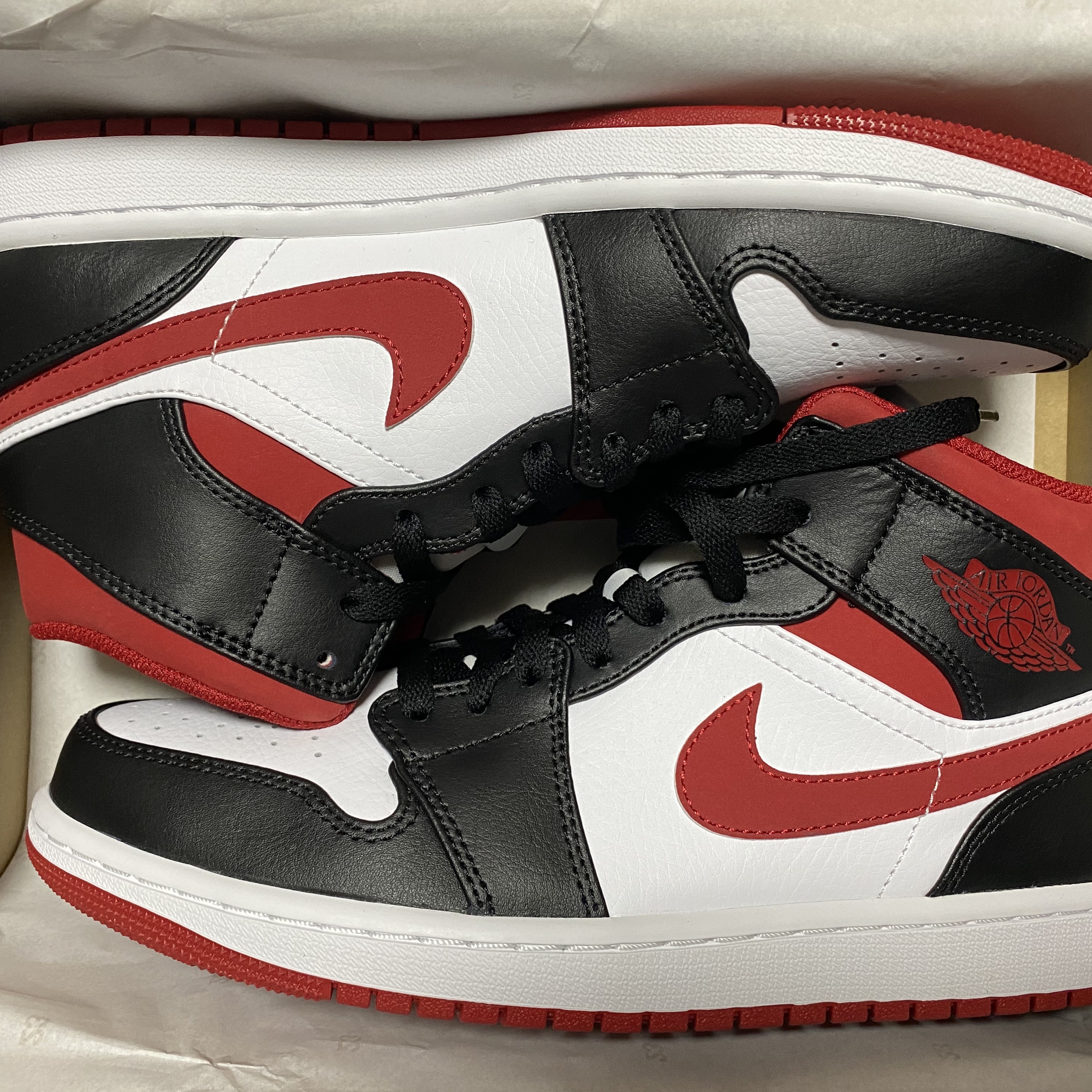 Jordan 1 Mid Gym Red Black White 착용 스타일