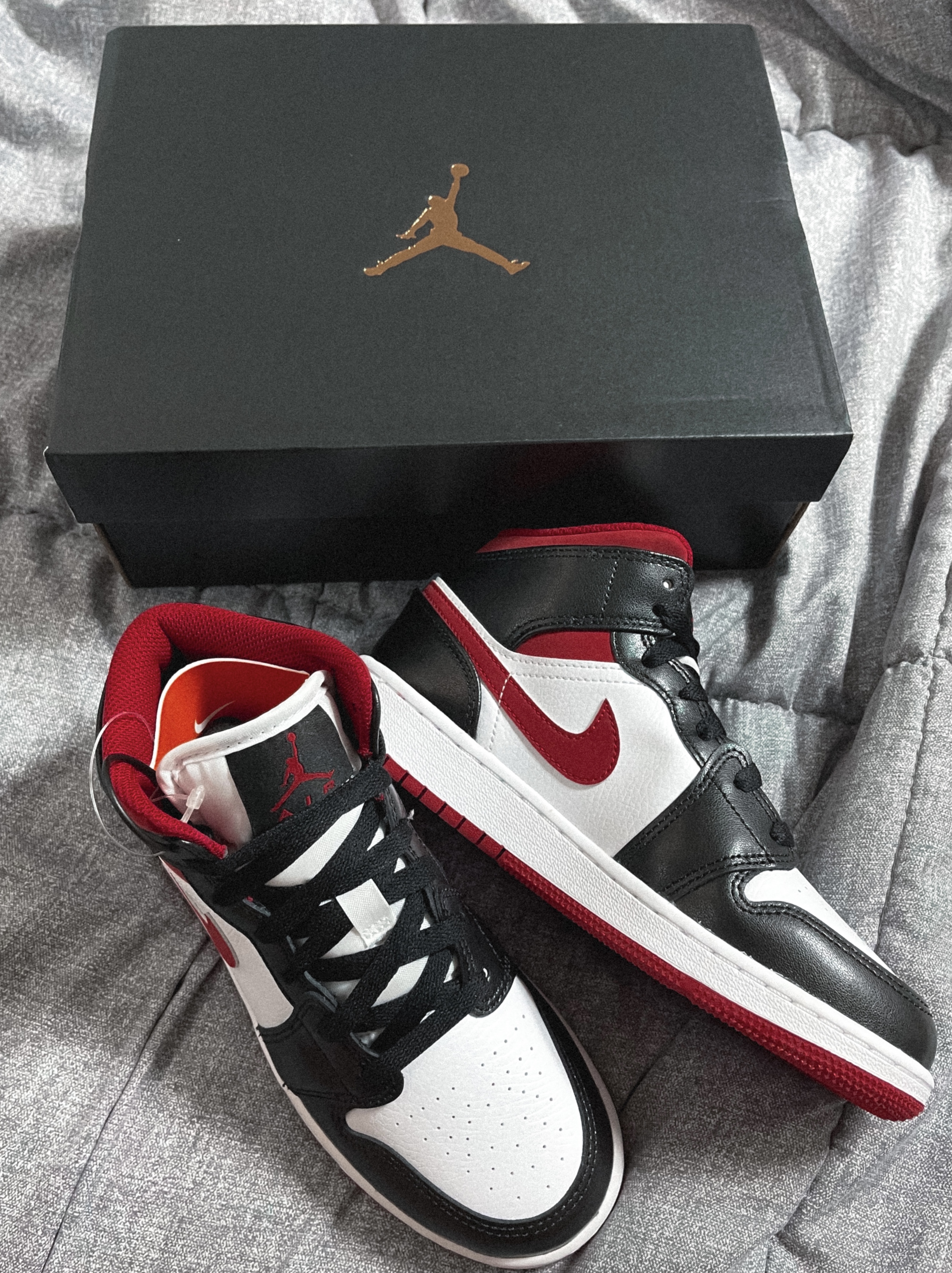 (GS) Jordan 1 Mid Gym Red Black White, Jordan 1 Mid Gym Red Black White 착용 스타일 - 1