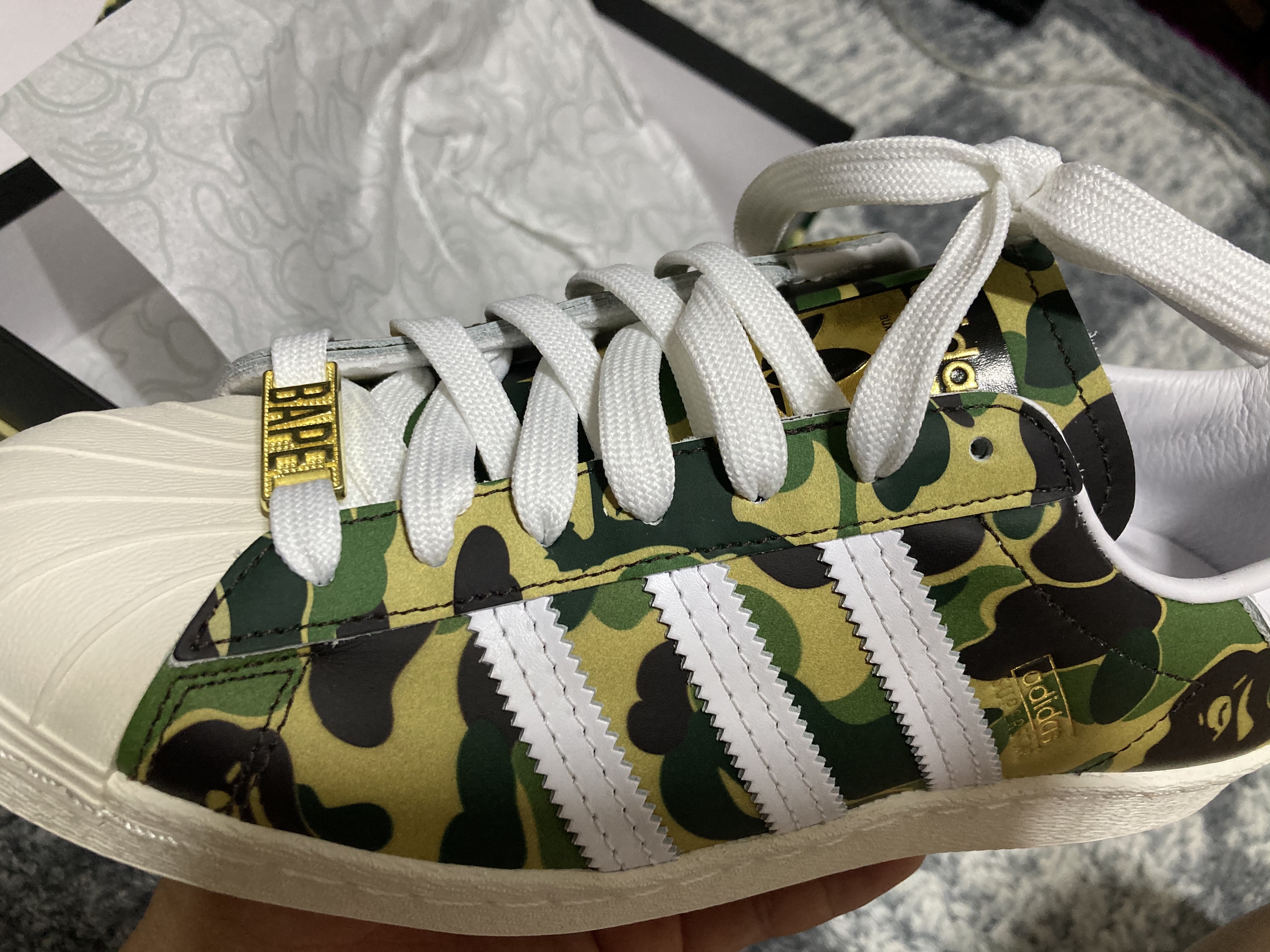 Adidas x BAPE Superstar 80s Green Camo 착용 스타일 - 2