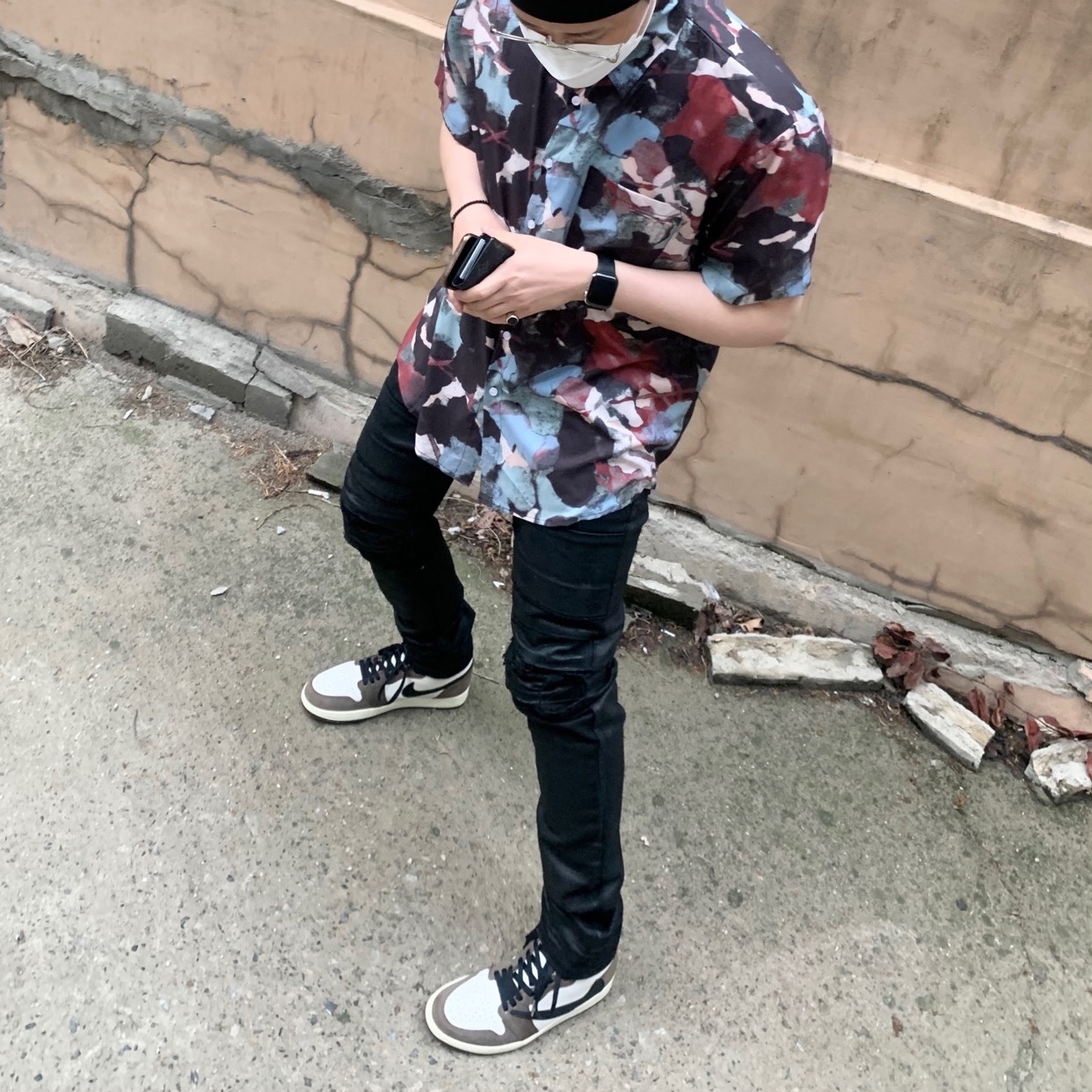 Jordan 1 x Travis Scott Retro High OG SP Mocha 착용 스타일 - 1