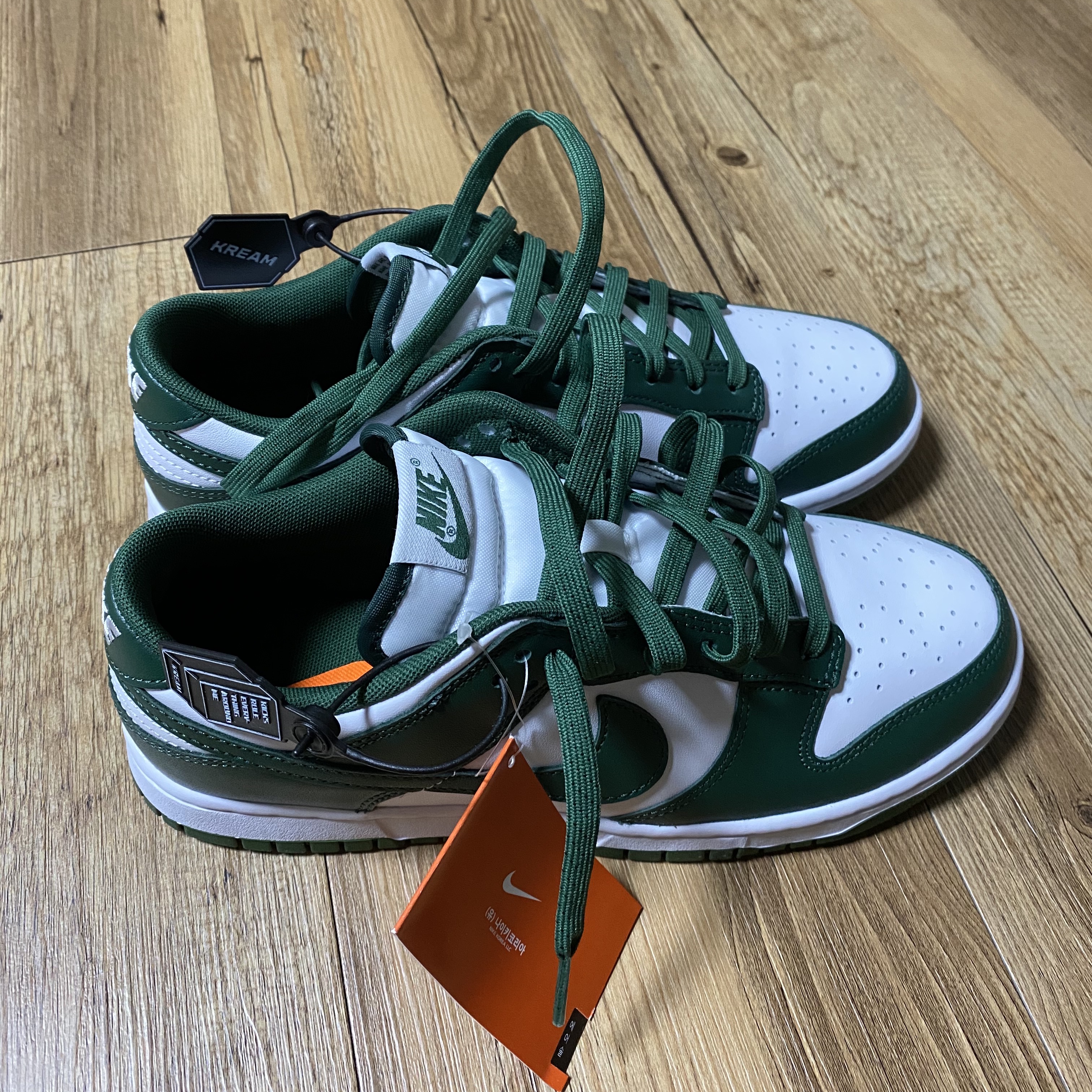 Nike Dunk Low Retro Varsity Green 착용 스타일