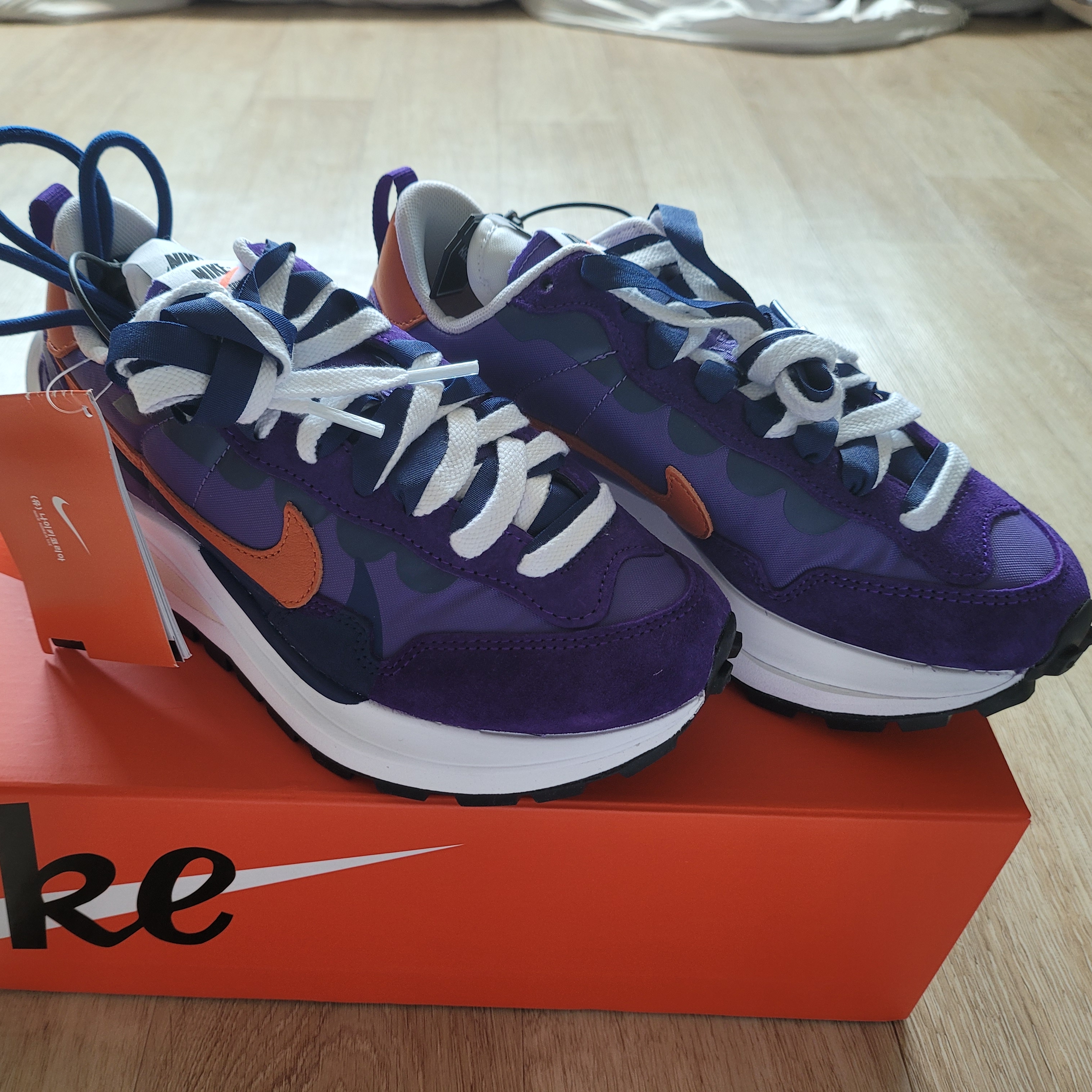 Nike x Sacai VaporWaffle Dark Iris 착용 스타일 - 1