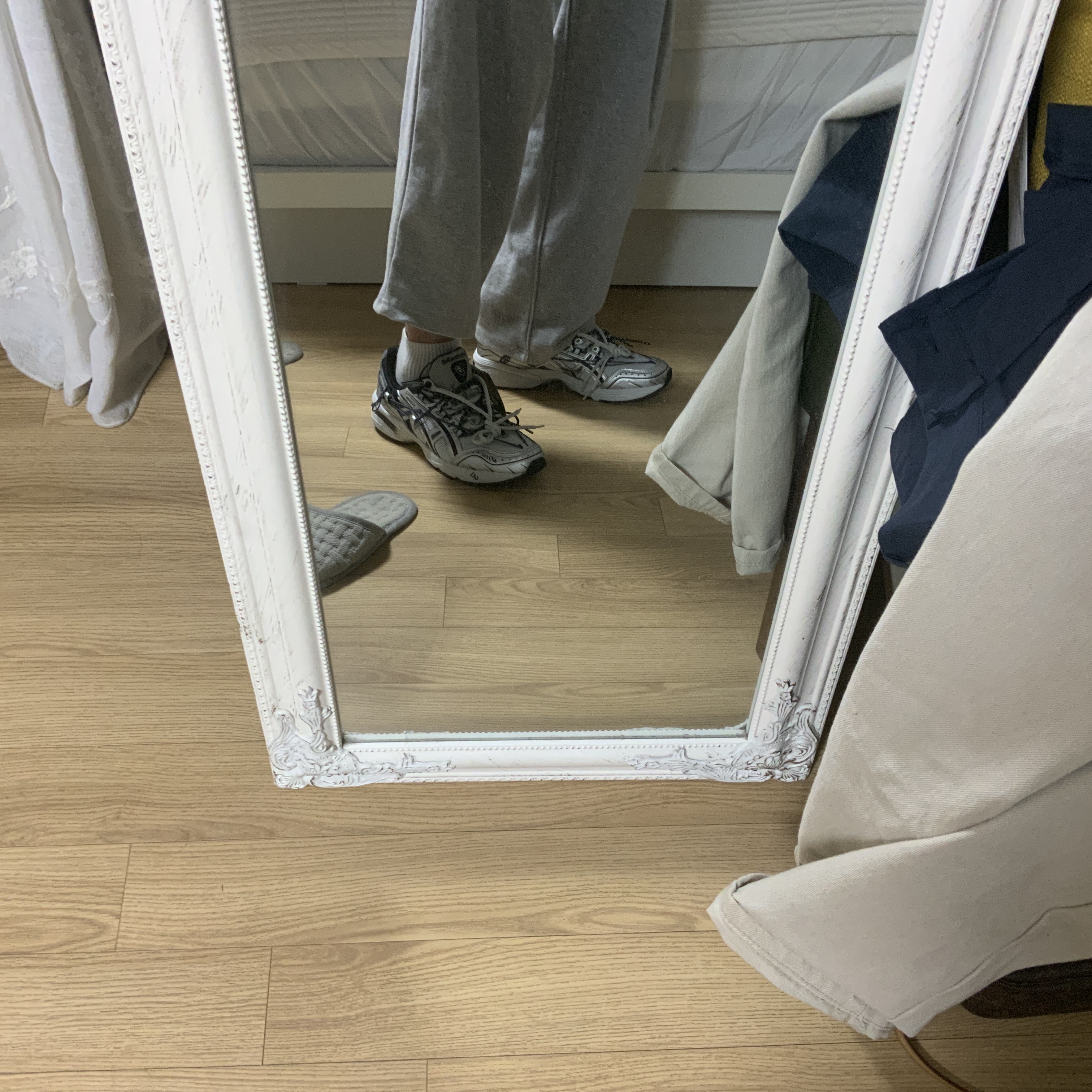 Asics x Andersson Bell Gel-1090 Glacier Grey Silver 착용 스타일