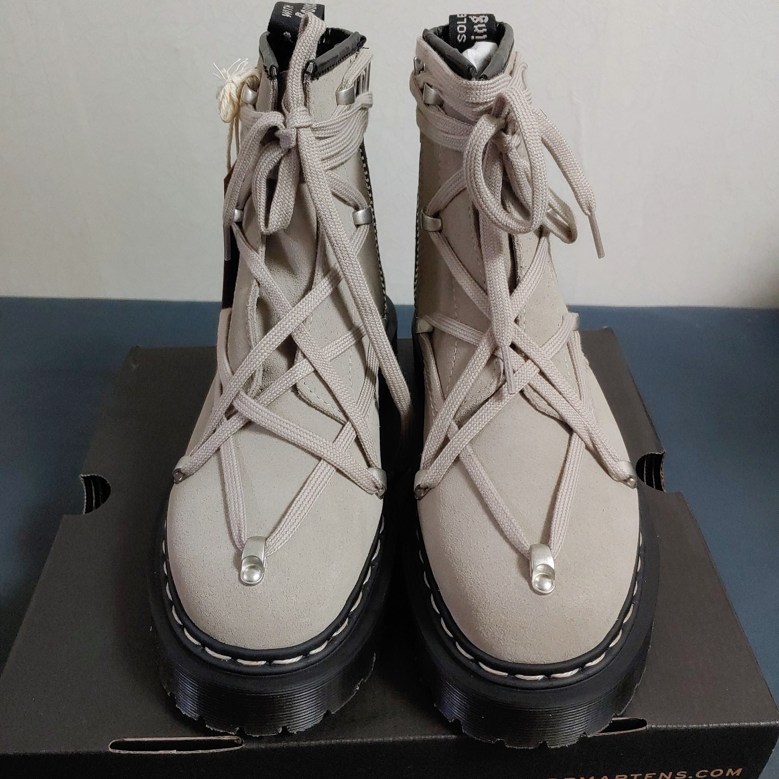 Dr. Martens x Rick Owens 1460 Bex Suede Lace Up Boots 착용 스타일 - 2