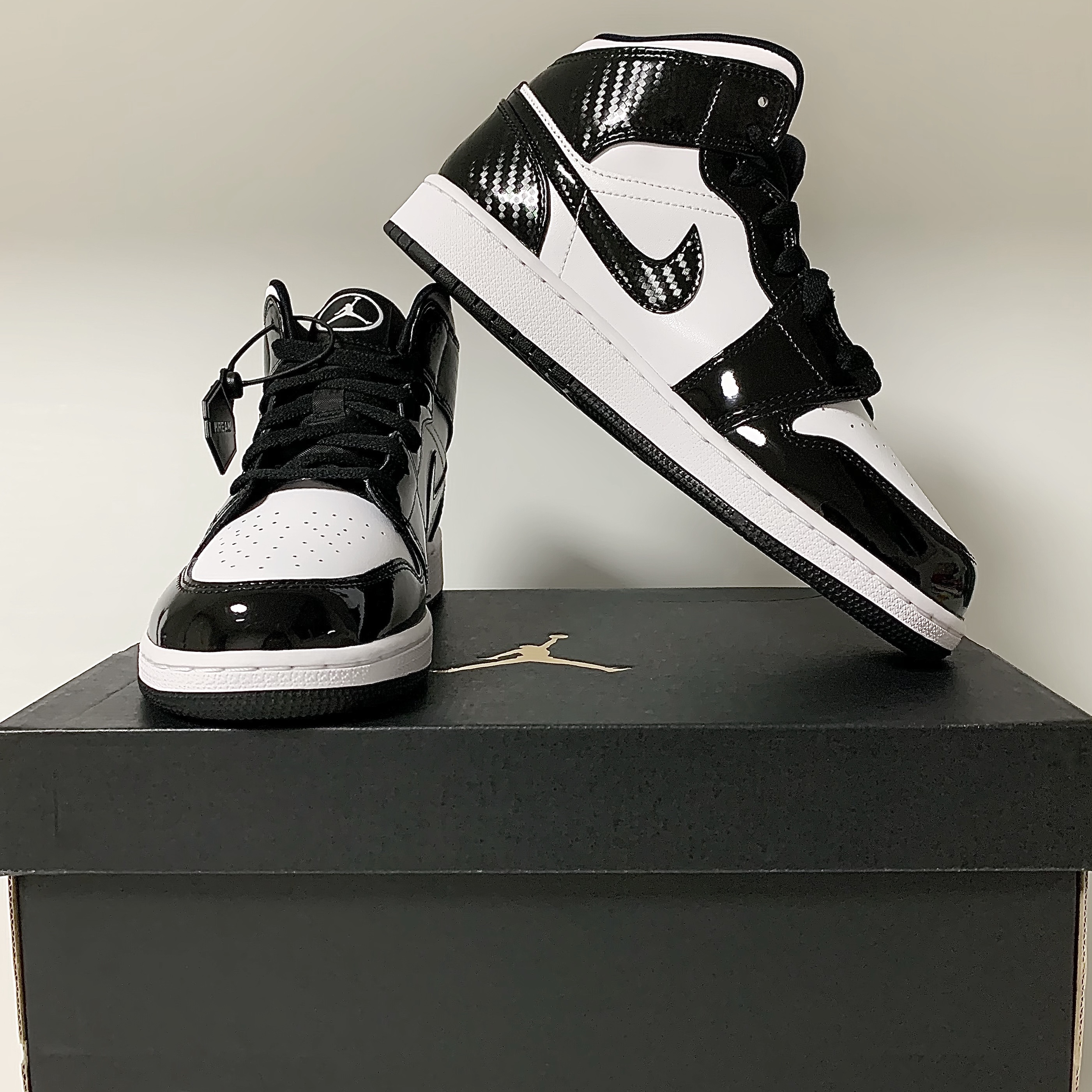(GS) Jordan 1 Mid SE ASW Black 착용 스타일 - 1