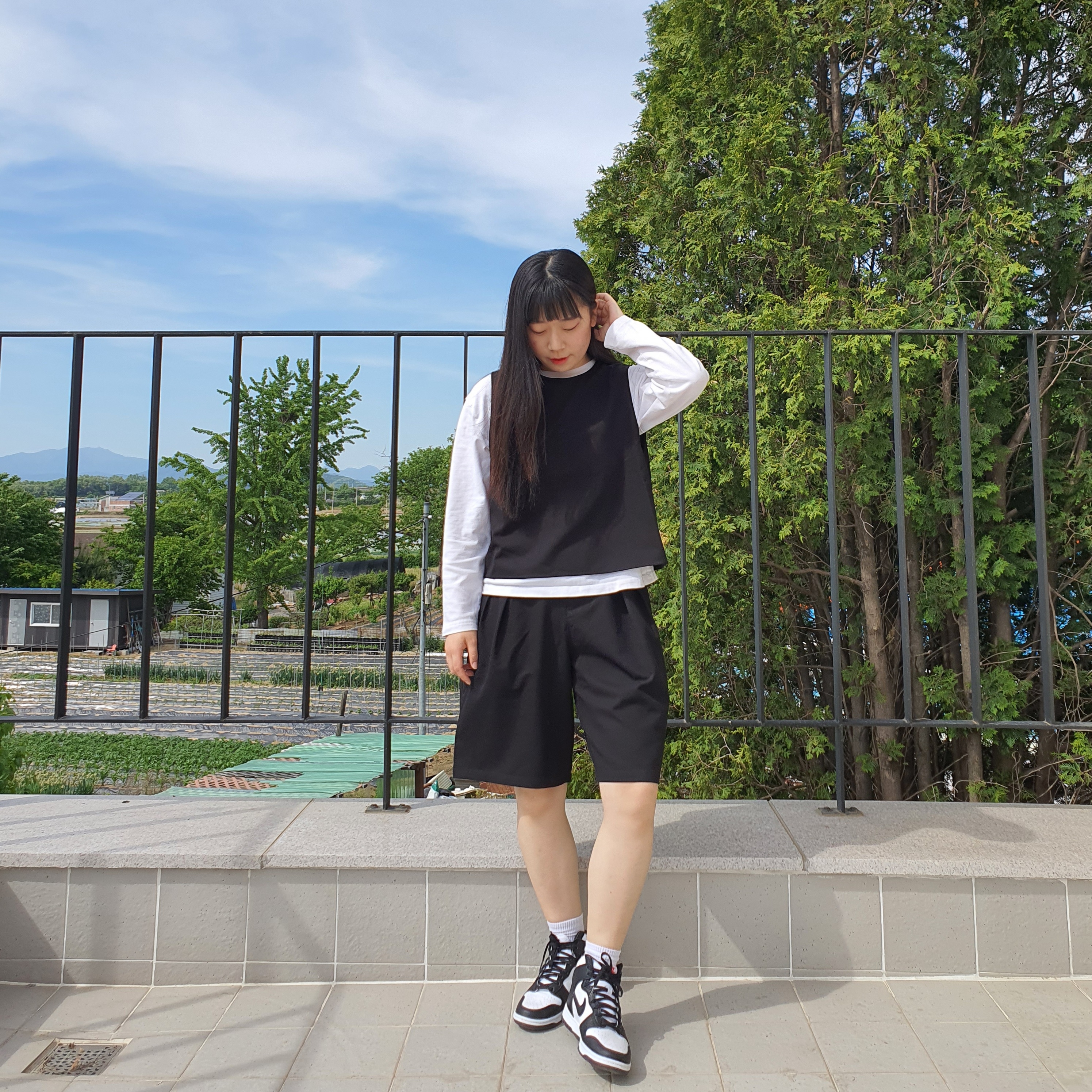 (W) Nike Dunk High Black and White 착용 스타일 - 2