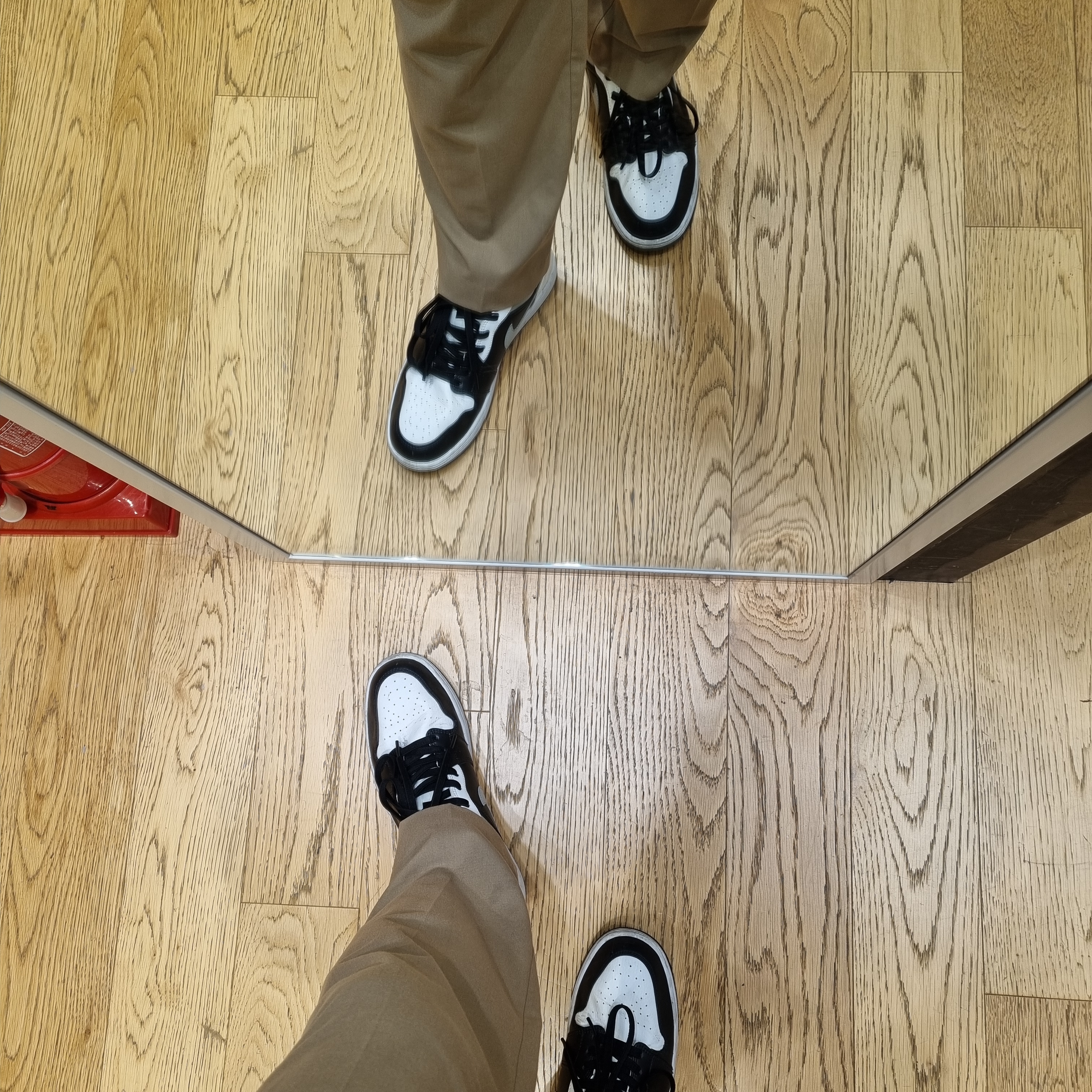 Jordan 1 Mid White Shadow 착용 스타일 - 1