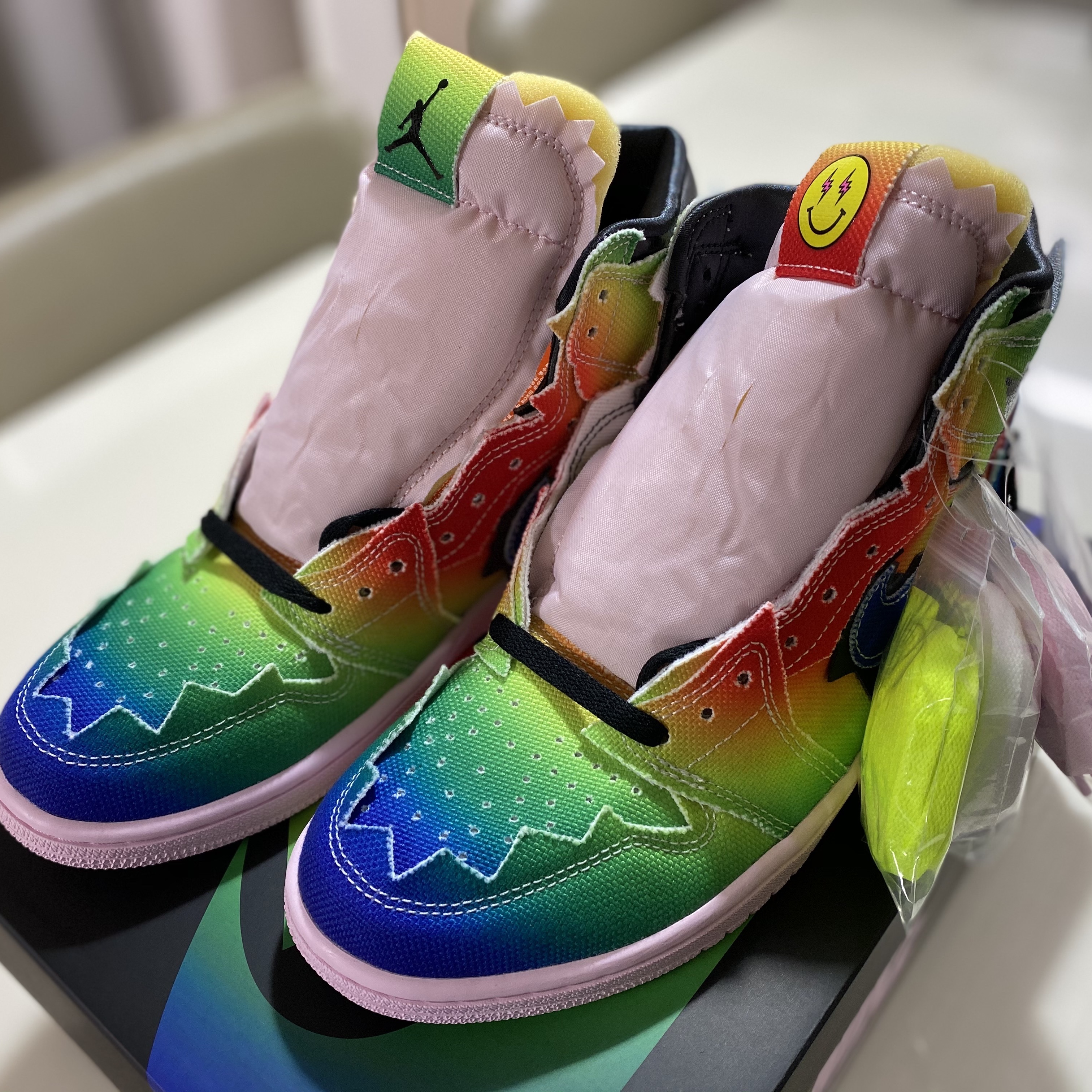 Jordan 1 x J Balvin Retro High OG, Nike Air More Uptempo Black White 2020 착용 스타일 - 1