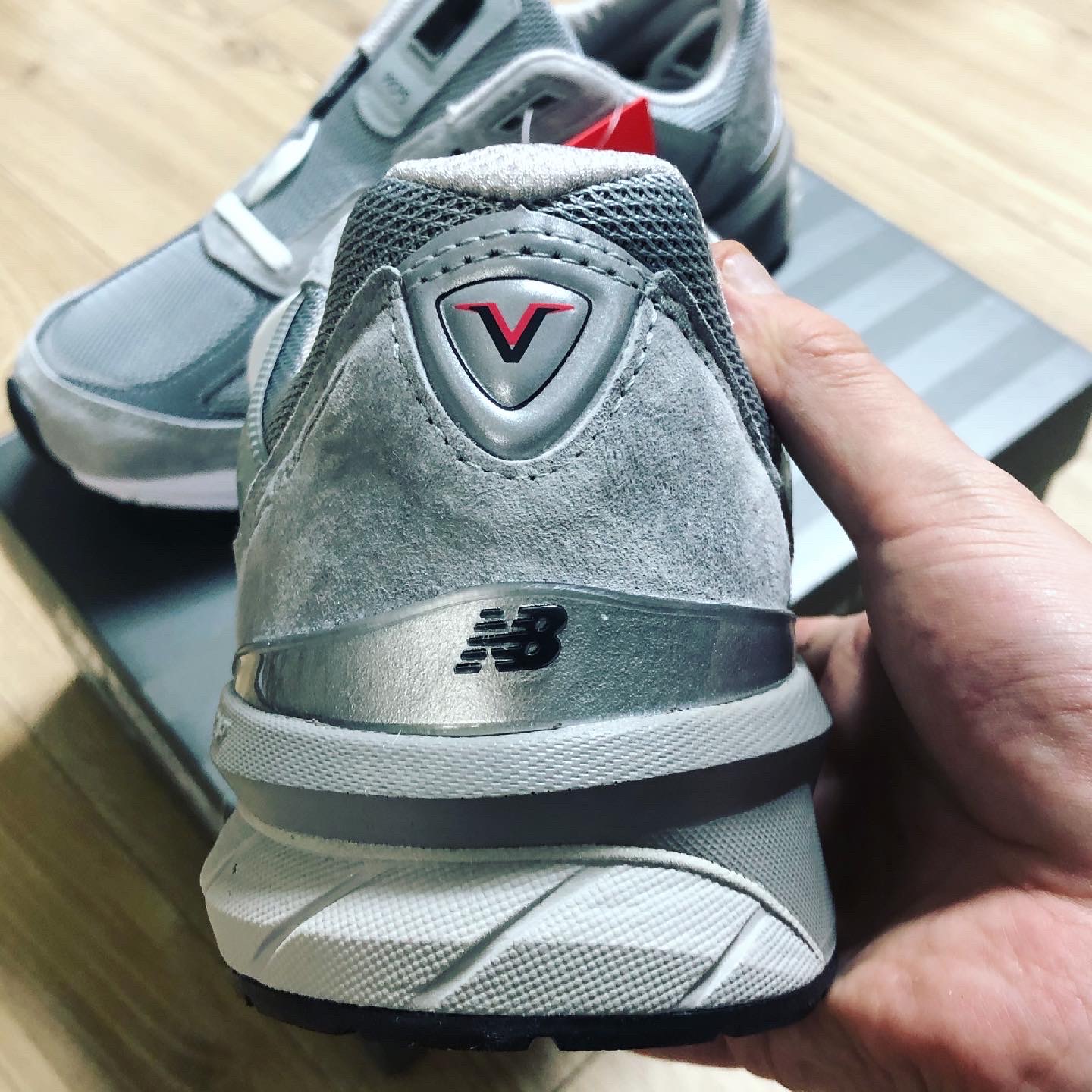 New Balance 990v5 Made in USA Grey - D Standard 착용 스타일 - 4