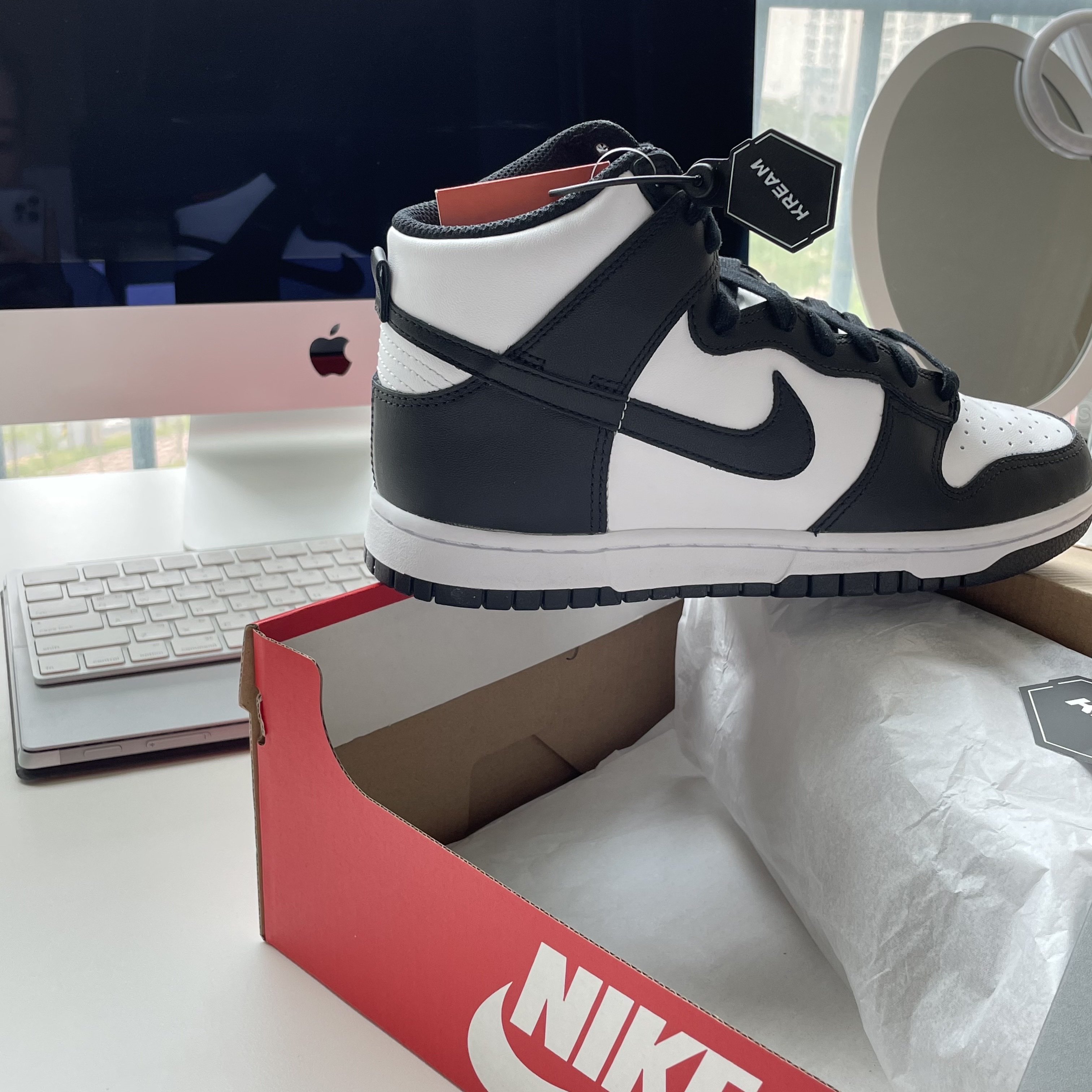 Nike Dunk High Retro Black and White 착용 스타일 - 4