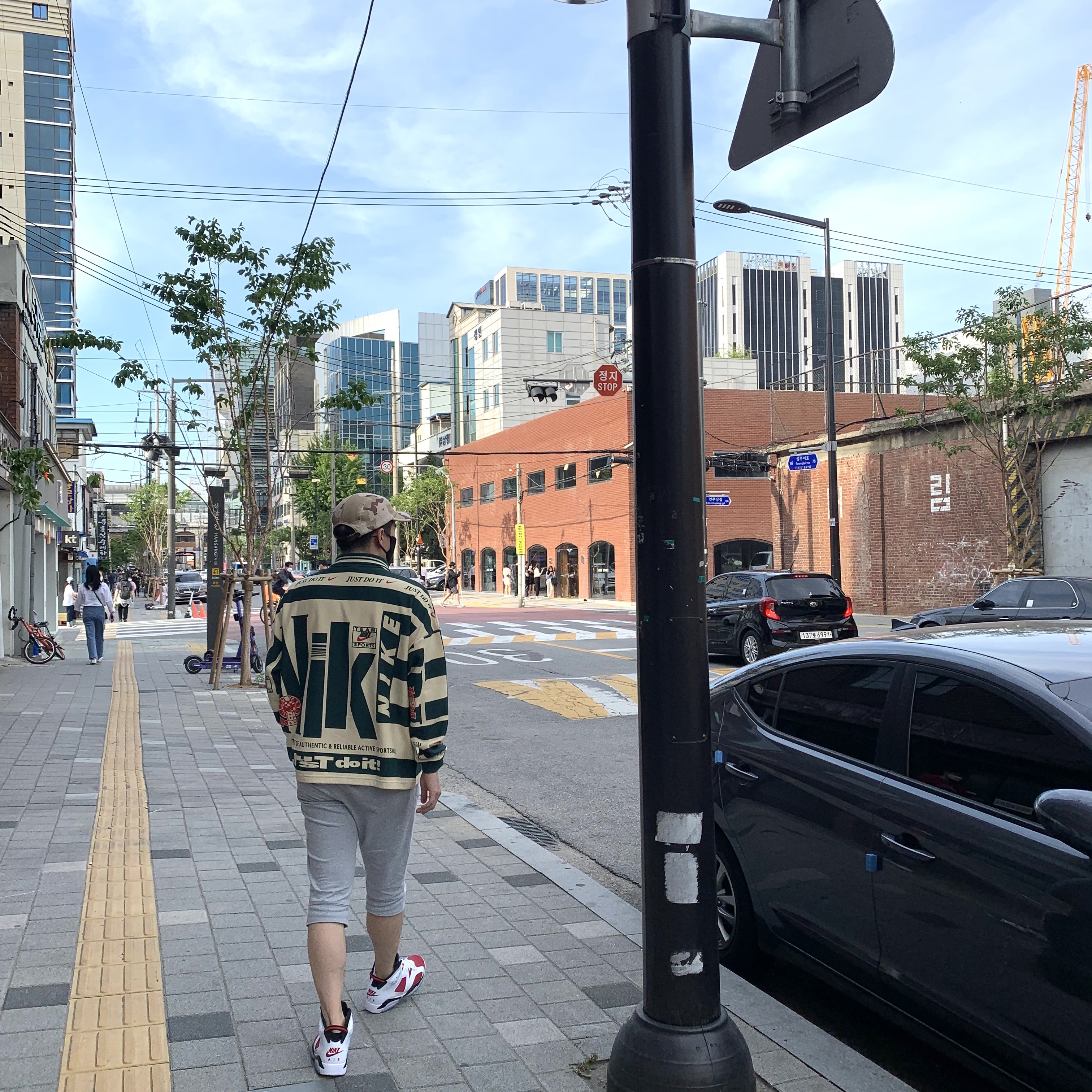 Supreme Wool Camp Cap Desert Camo - 20FW, Nike x Cactus Plant Flea Market Long Sleeve Polo Natural - Asia 착용 스타일 - 2