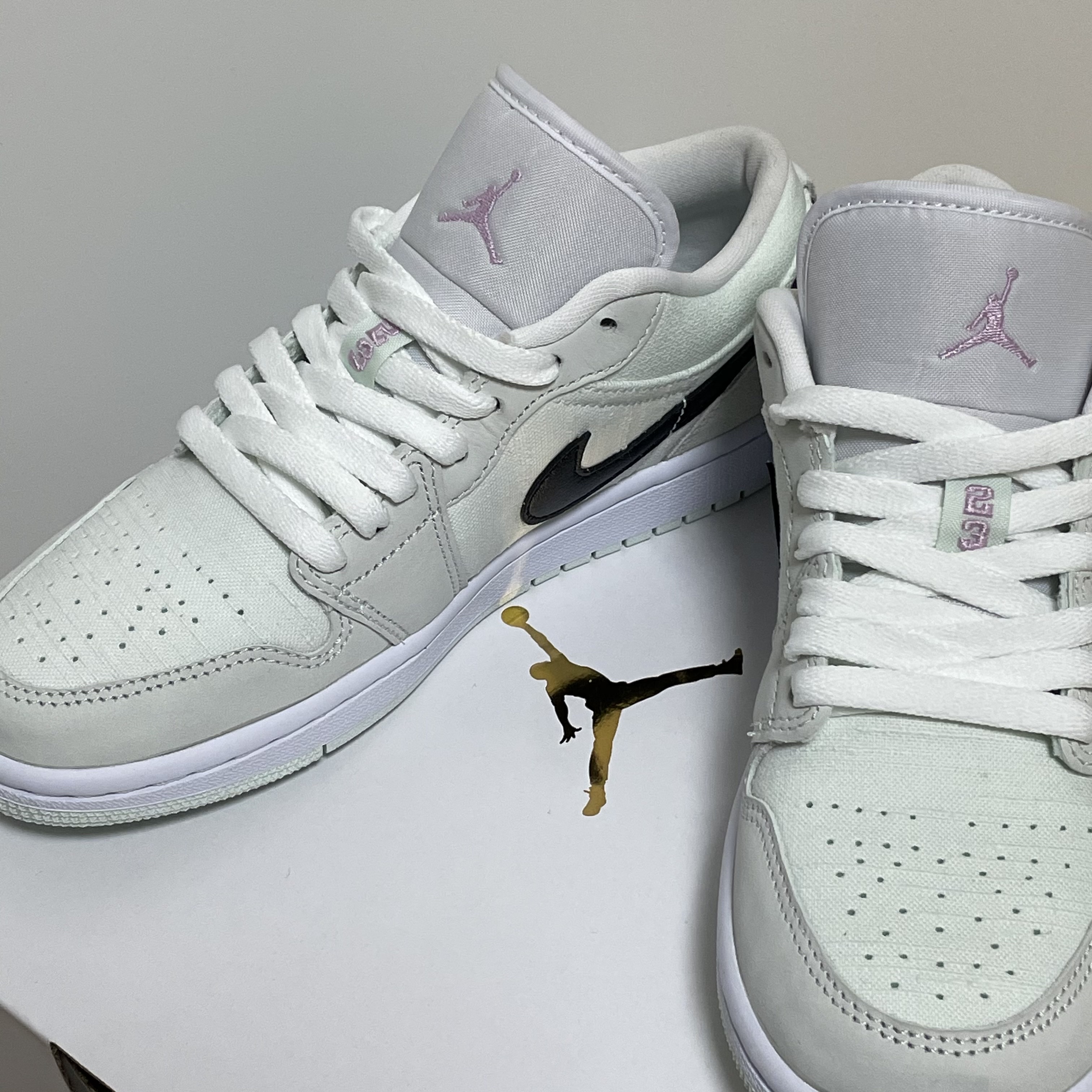 (W) Jordan 1 Low SE Barely Green 착용 스타일 - 1