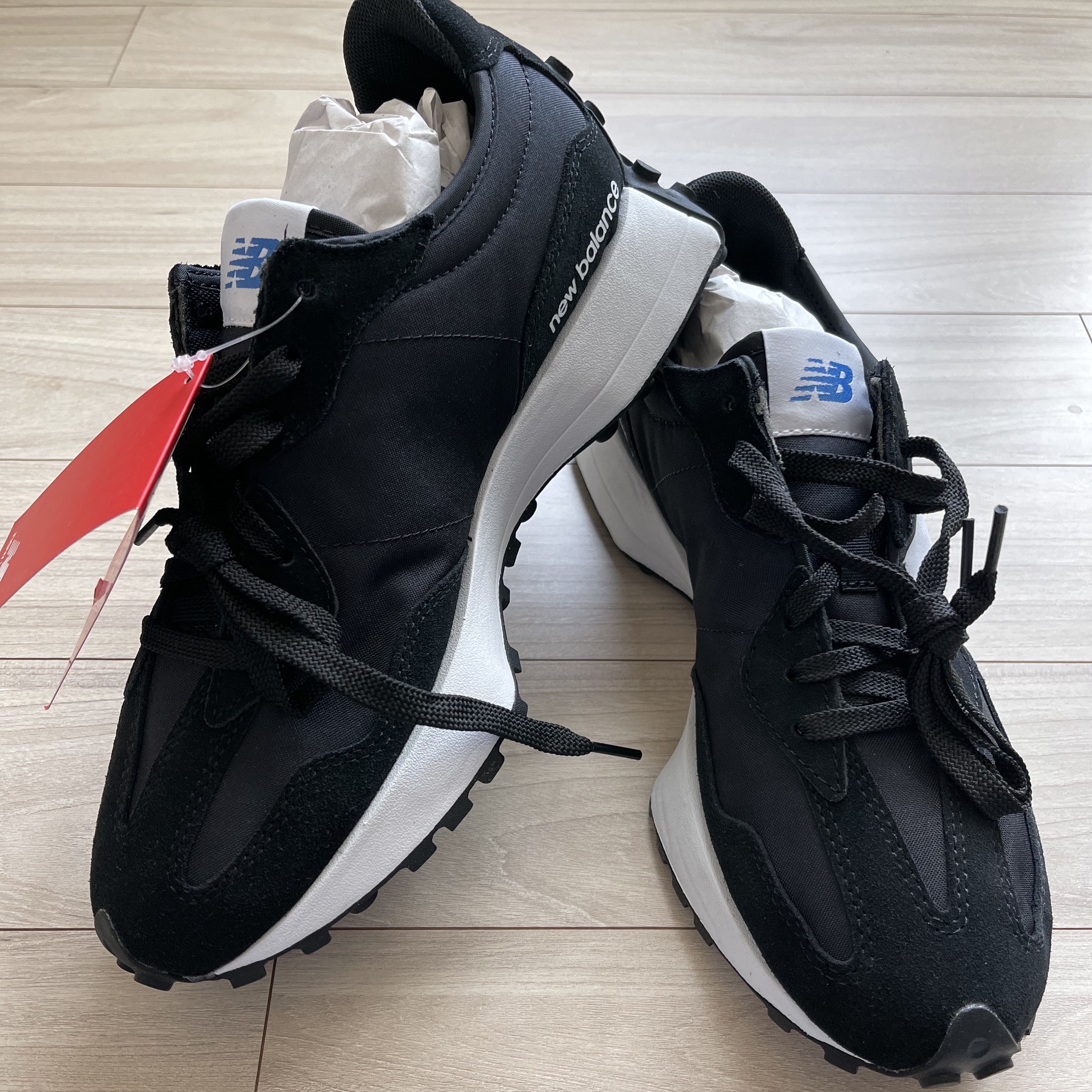 New Balance 327 Black 착용 스타일
