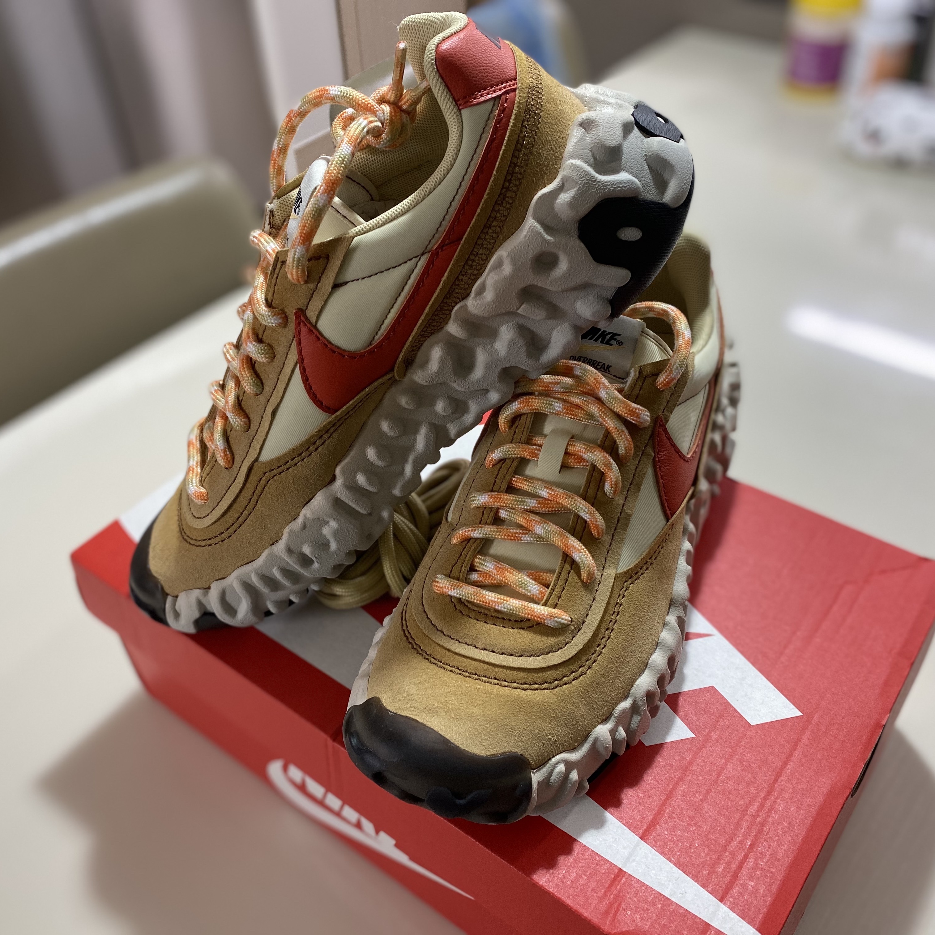 Nike Overbreak SP Fossil 착용 스타일