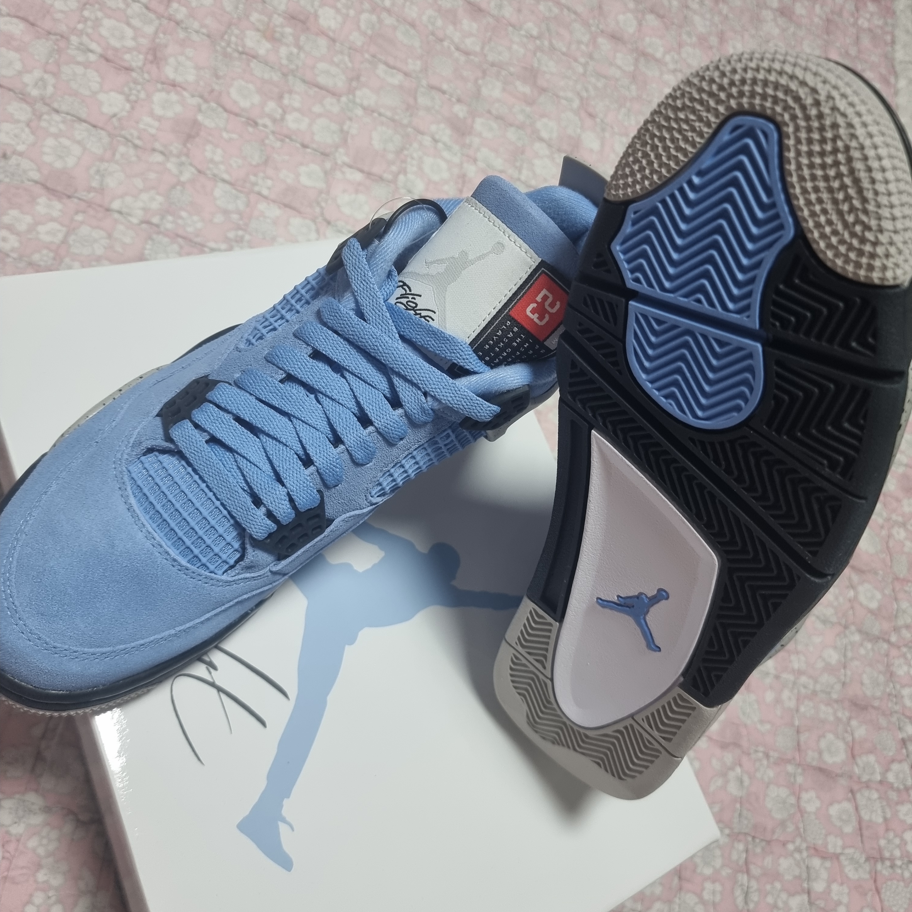 Jordan 4 Retro University Blue 착용 스타일 - 2